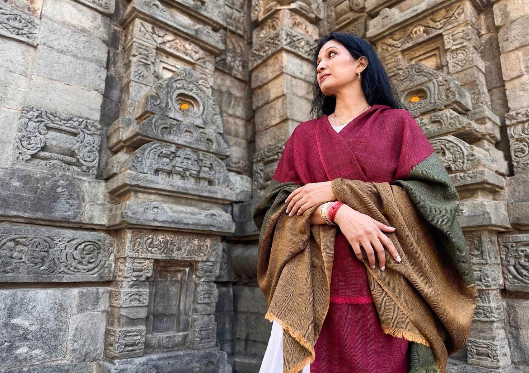 TRIPURA SUNDARI MEDITATION WRAP - 3 Colours - Green-Burgundy-Yellow - Esprit de l'Himalaya