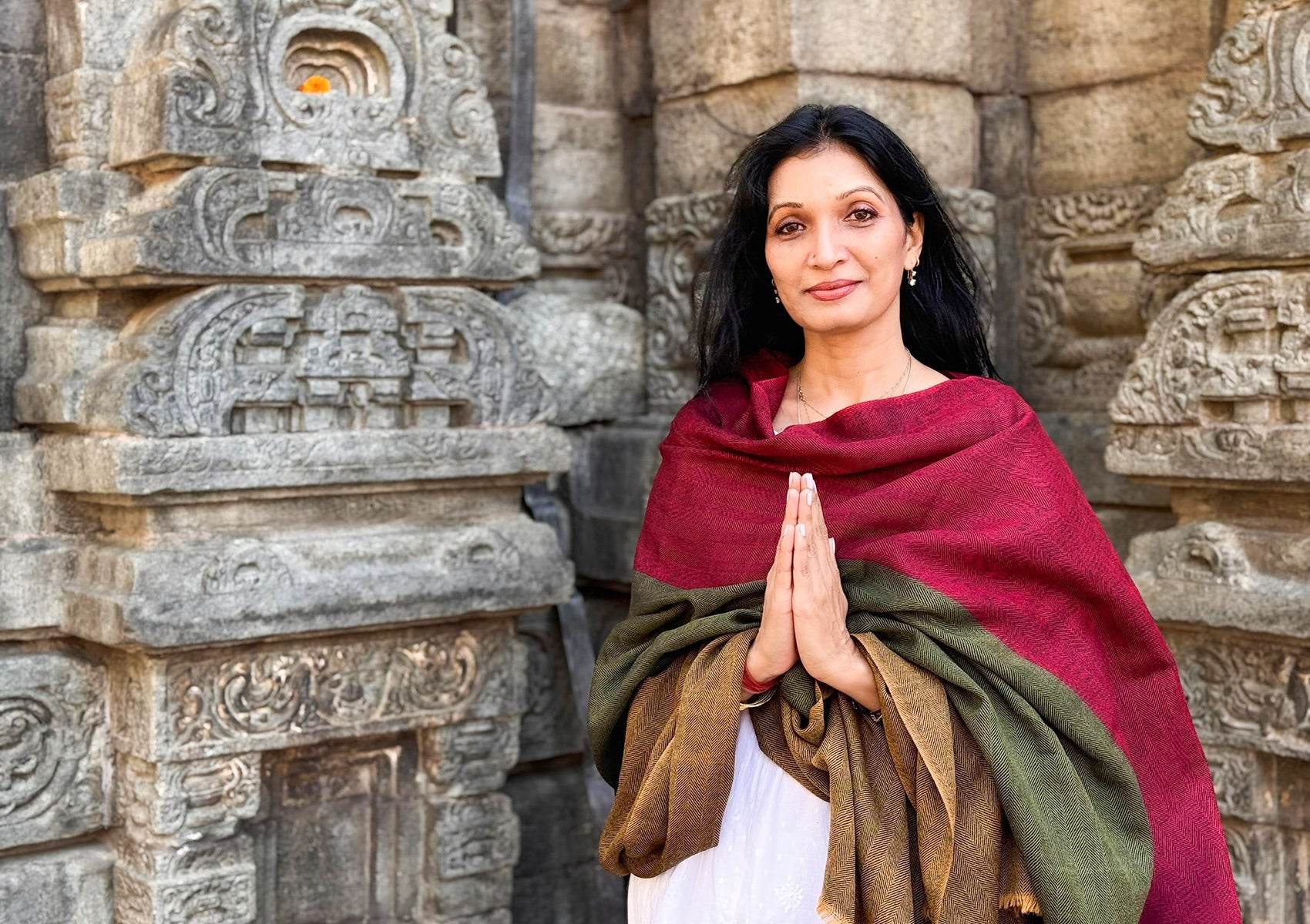 TRIPURA SUNDARI MEDITATION WRAP - 3 Colours - Green-Burgundy-Yellow - Esprit de l'Himalaya