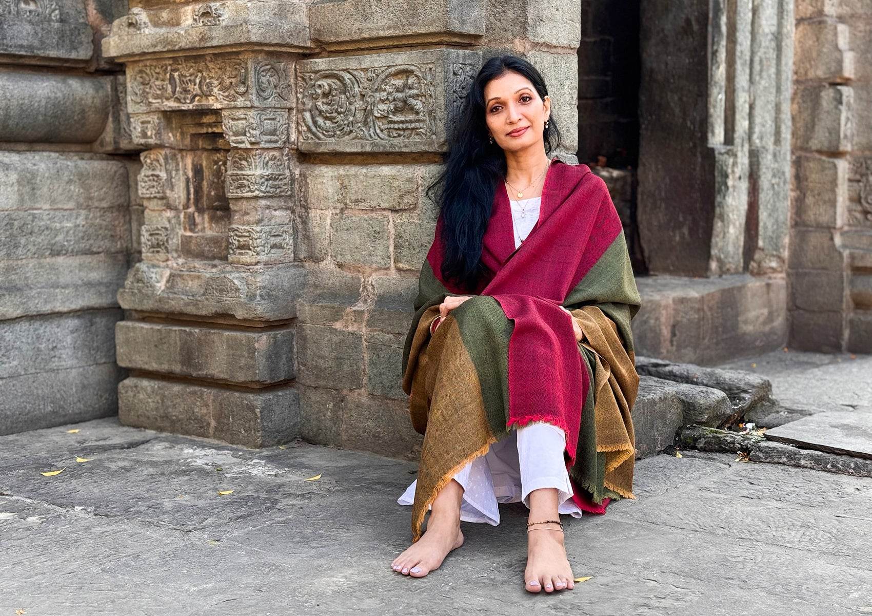 TRIPURA SUNDARI MEDITATION WRAP - 3 Colours - Green-Burgundy-Yellow - Esprit de l'Himalaya