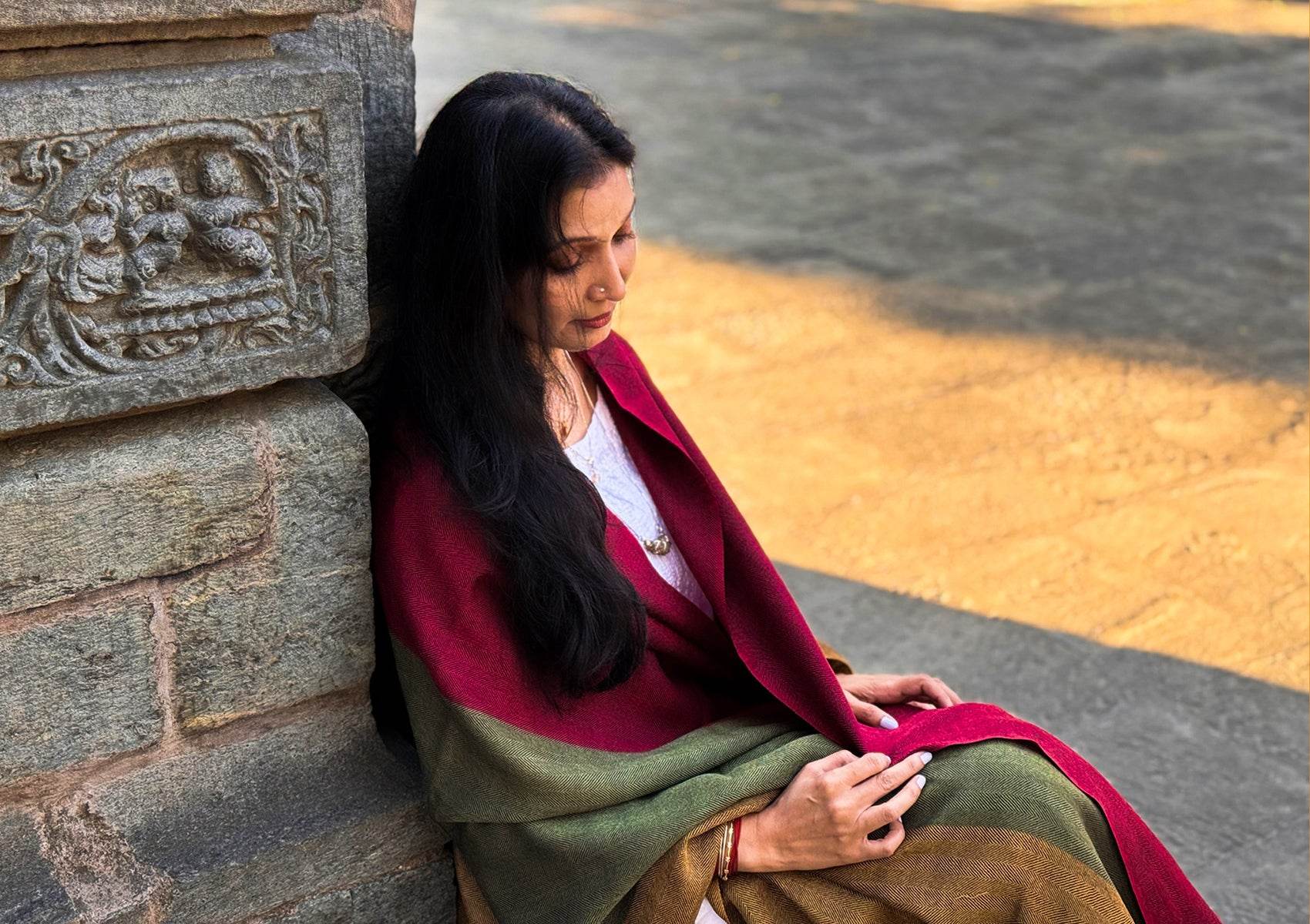 TRIPURA SUNDARI MEDITATION WRAP - 3 Colours - Green-Burgundy-Yellow - Esprit de l'Himalaya