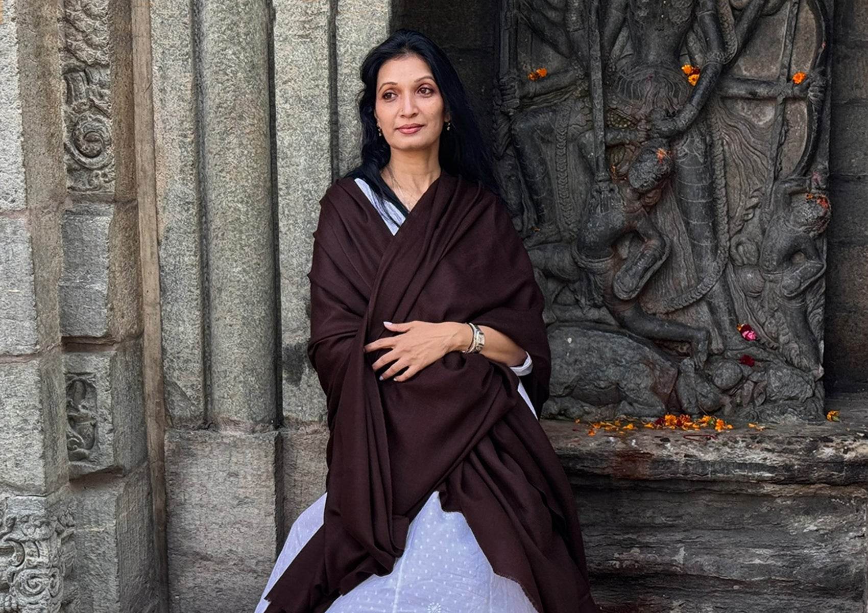 SHUNYATA - Large Merino Wool Shawl - Chocolate Brown - Esprit de l'Himalaya
