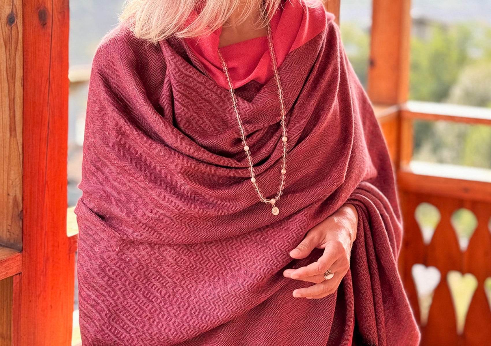 ISHWAR - Handwoven Large Meditation Shawl - Coral - Esprit de l'Himalaya
