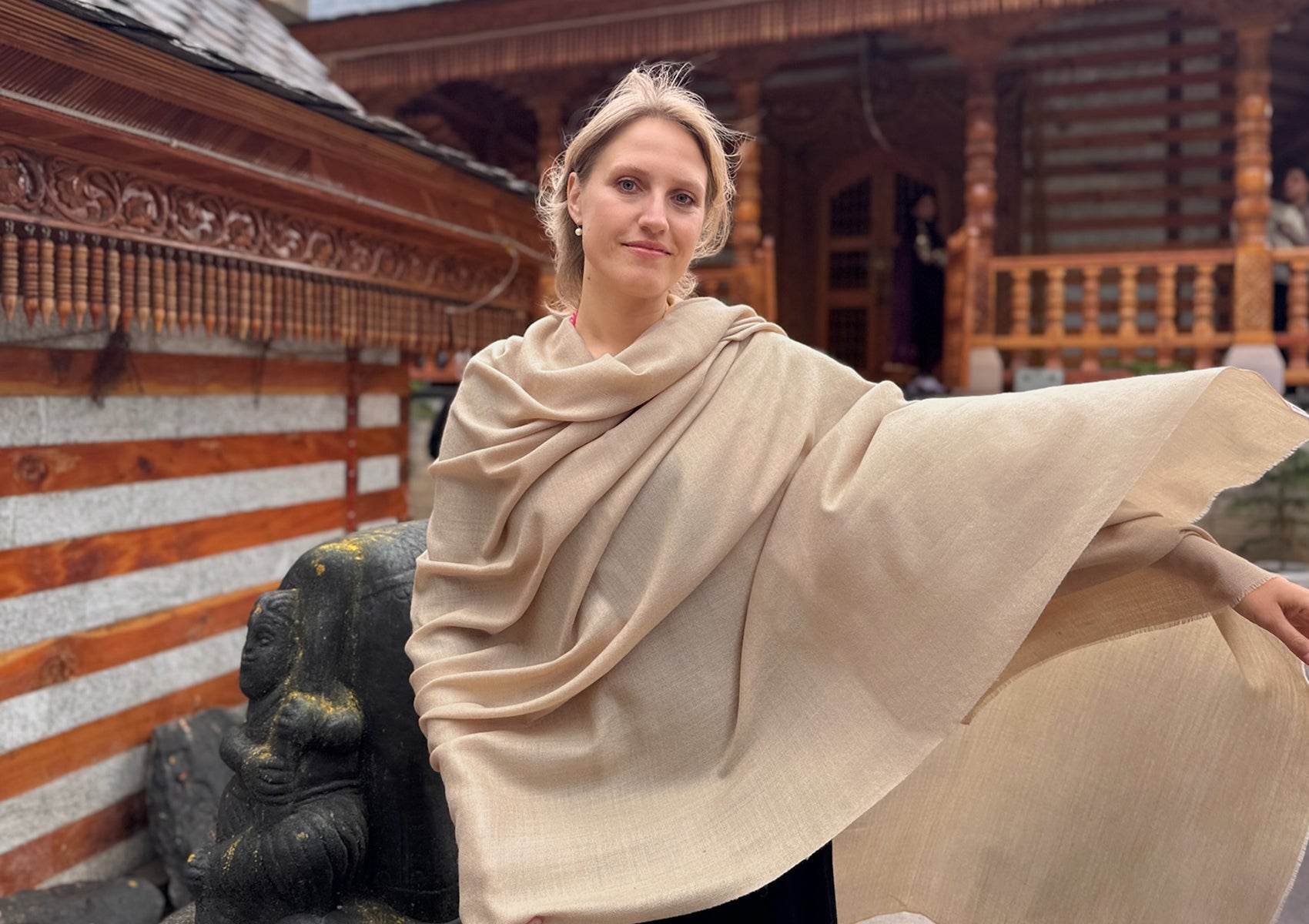 SHUNYATA - Large Merino Wool Shawl - Beige - Esprit de l'Himalaya