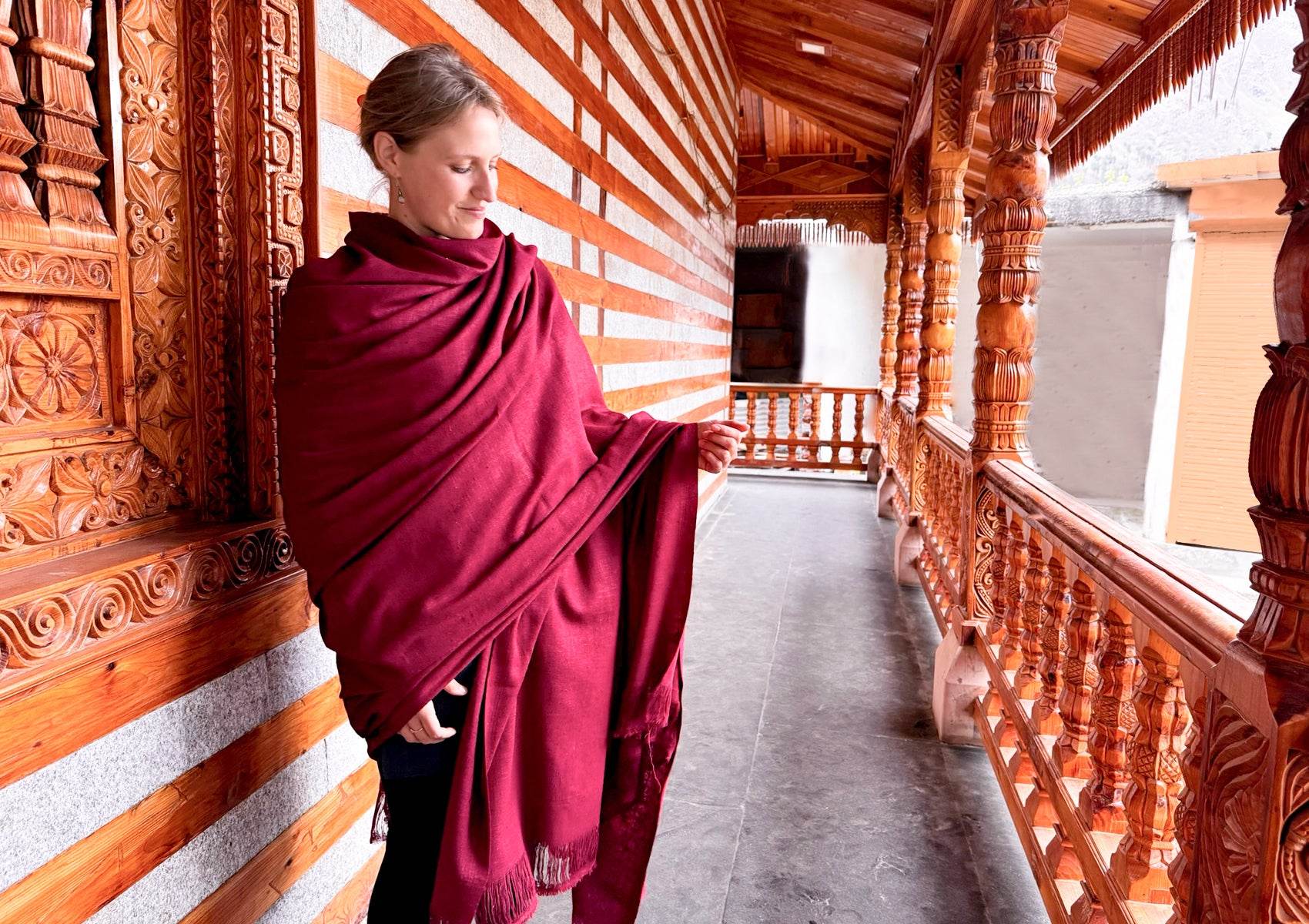 SAKSHI Different - Raw Peace Silk Large Meditation Shawl - Dark Burgundy - Esprit de l'Himalaya