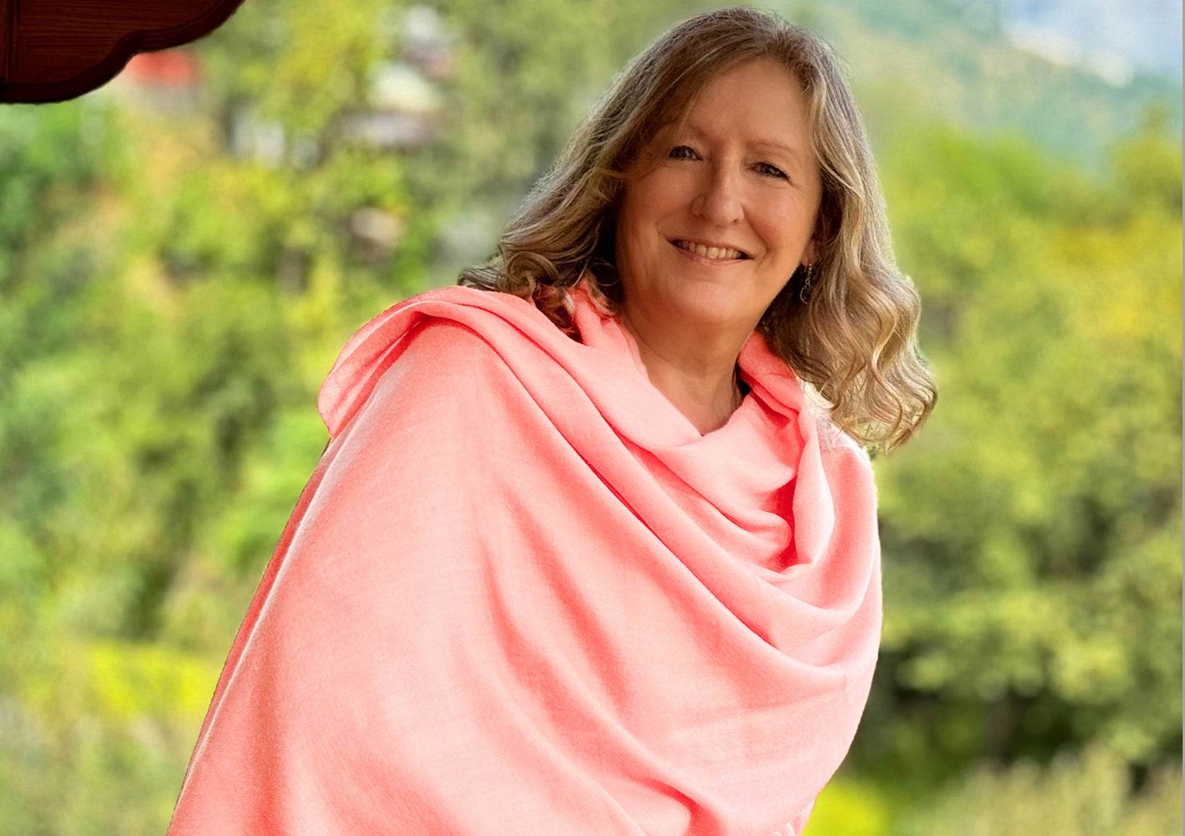 LAKSHMI SUPREME - Authentic Pashmina Meditation Shawl - Warm Light Pink - Esprit de l'Himalaya