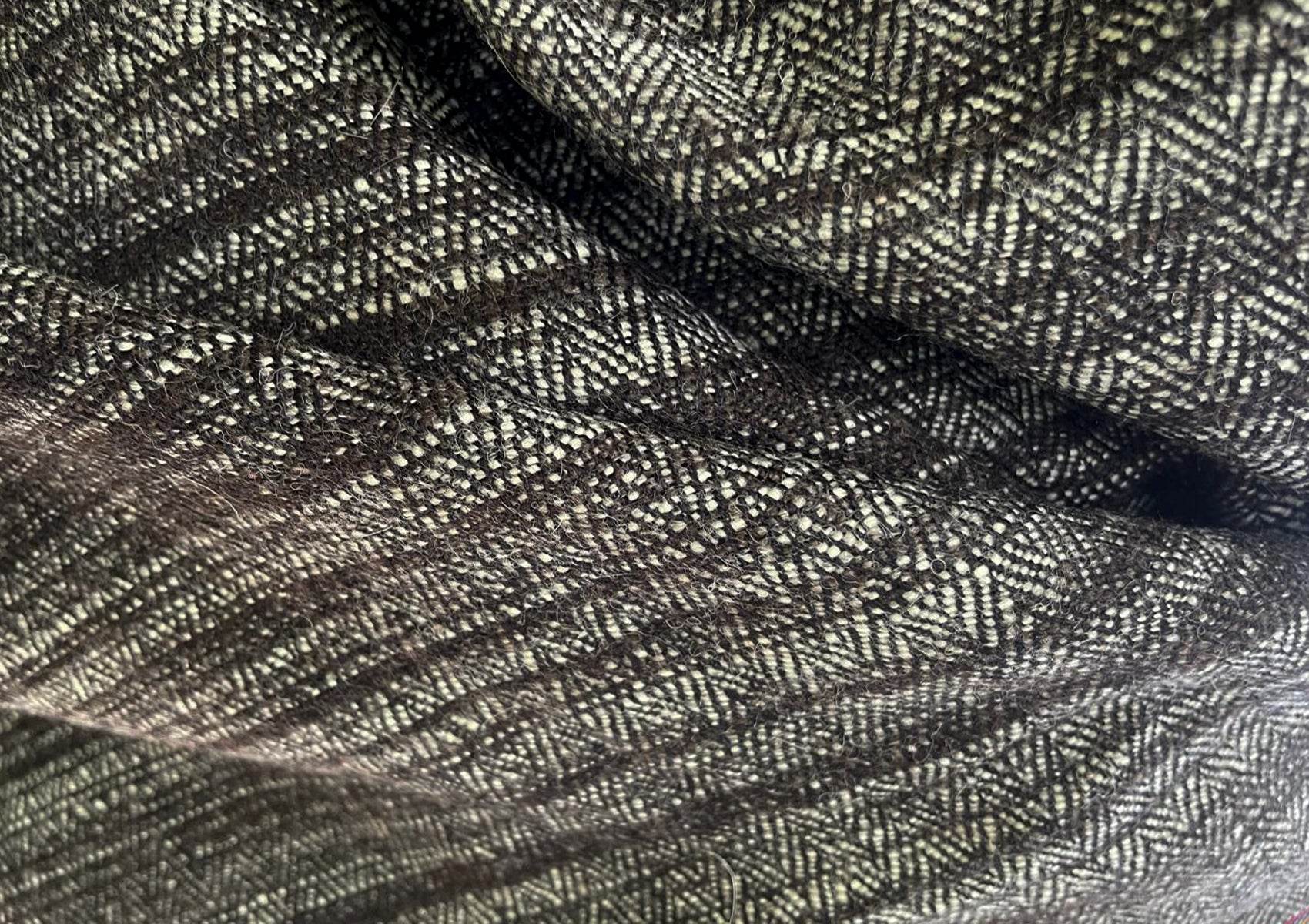GIRISH Gulab: Rare Yak Wool Shawl | Hand-Woven Colourful Border | Himalayan Wrap - Esprit de l'Himalaya