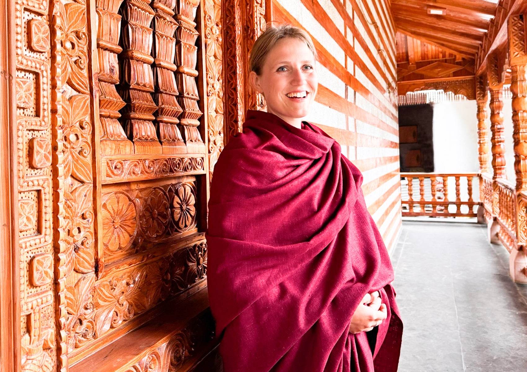 SAKSHI Different - Raw Peace Silk Large Meditation Shawl - Dark Burgundy - Esprit de l'Himalaya