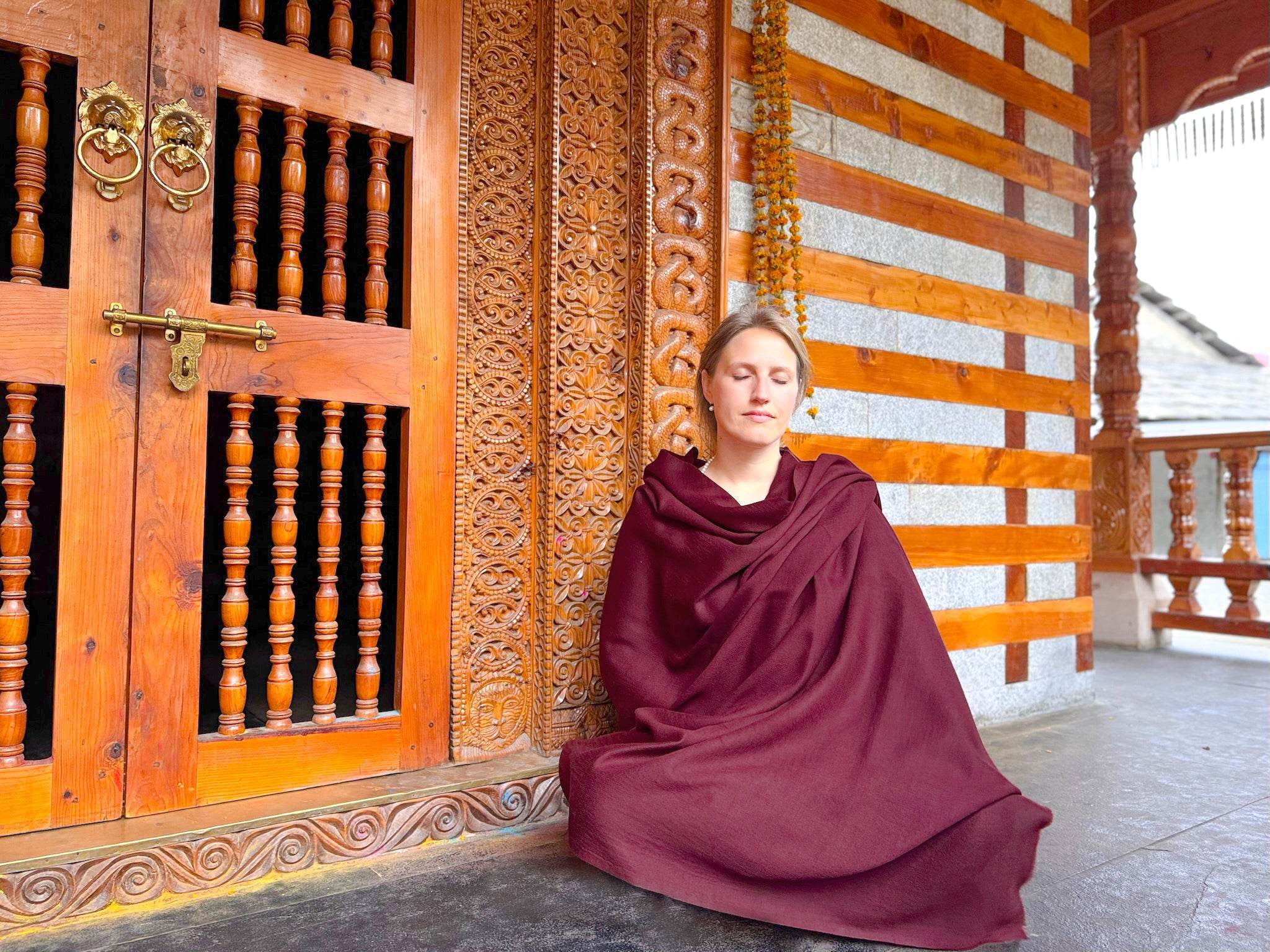 TARA LARGE - Fine Buddhist Shawl - Dark Burgundy - Esprit de l'Himalaya