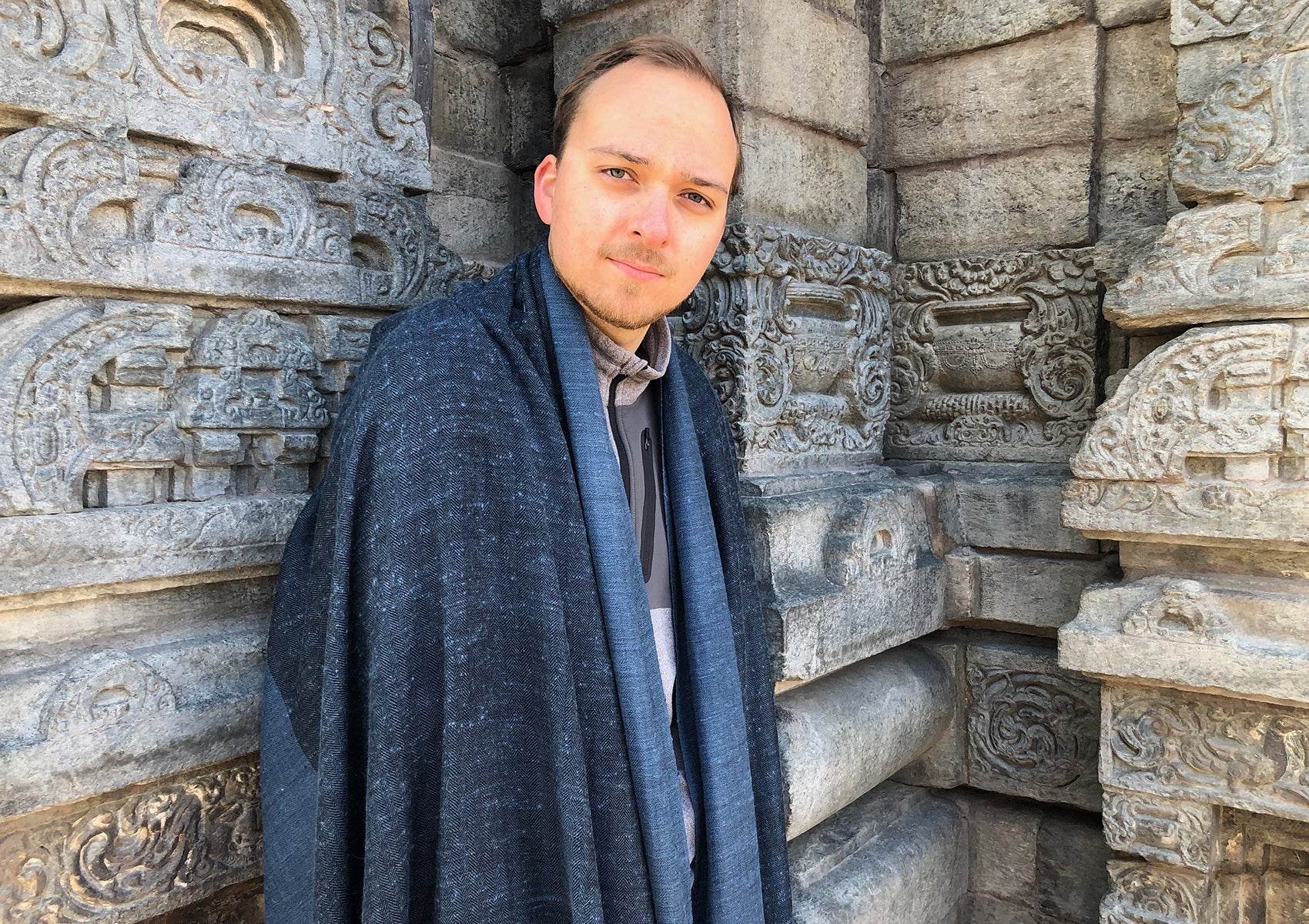 ISHWAR - Handwoven Large Meditation Shawl - Steel Blue - Esprit de l'Himalaya