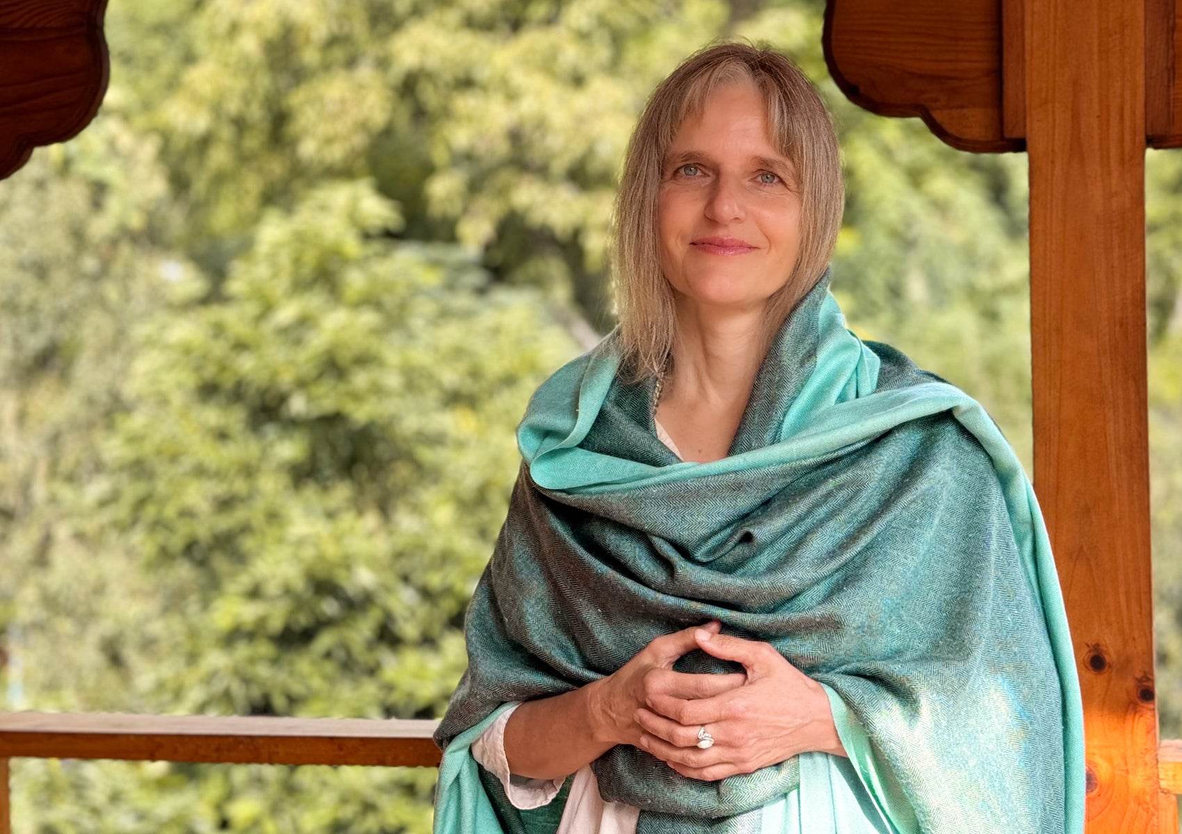 ISHWAR - Handwoven Large Meditation Shawl - Aqua - Esprit de l'Himalaya