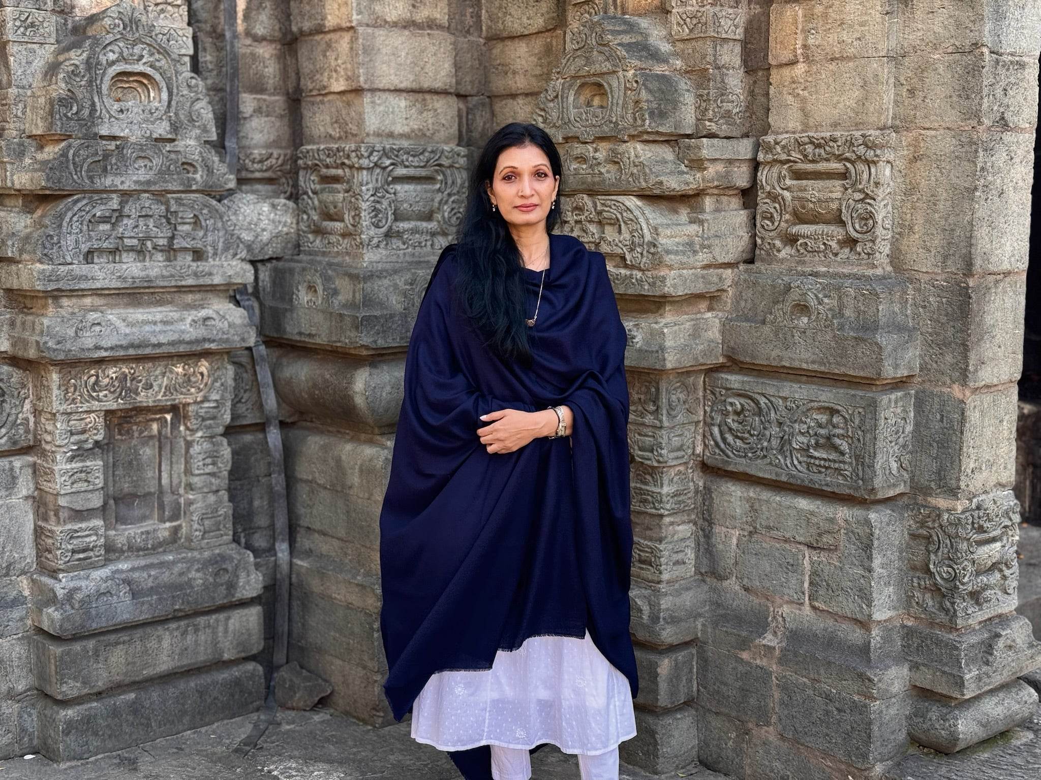 SHUNYATA – Fine Merino Wool & Silk Shawl | Meditation Wrap | Navy Blue - Esprit de l'Himalaya