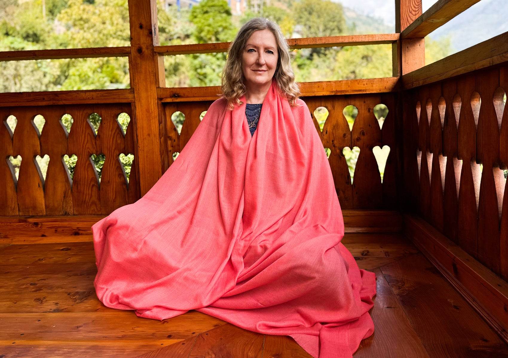 SHUNYATA - Large Merino Wool Shawl - Coral - Esprit de l'Himalaya
