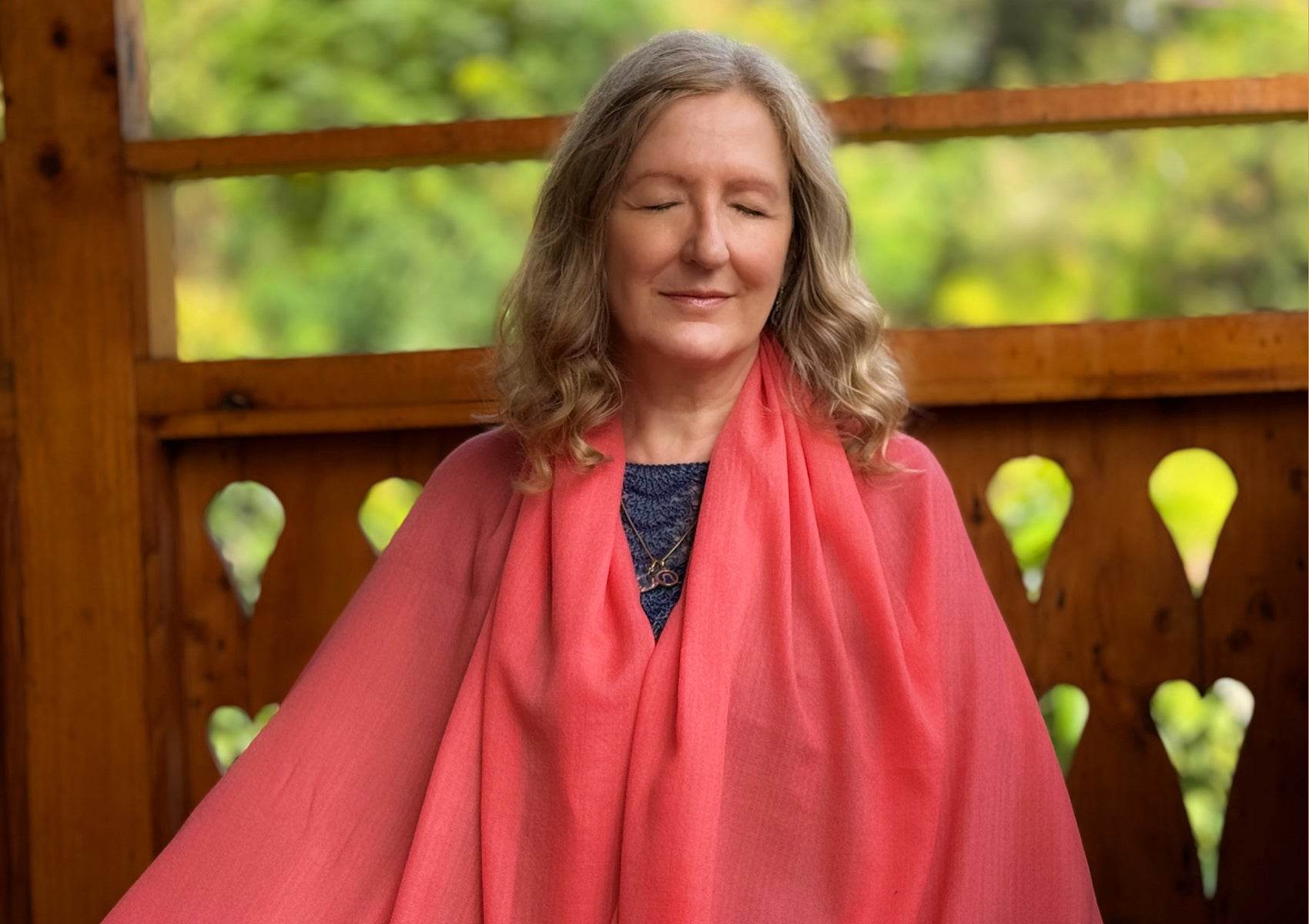 SHUNYATA - Large Merino Wool Shawl - Coral - Esprit de l'Himalaya