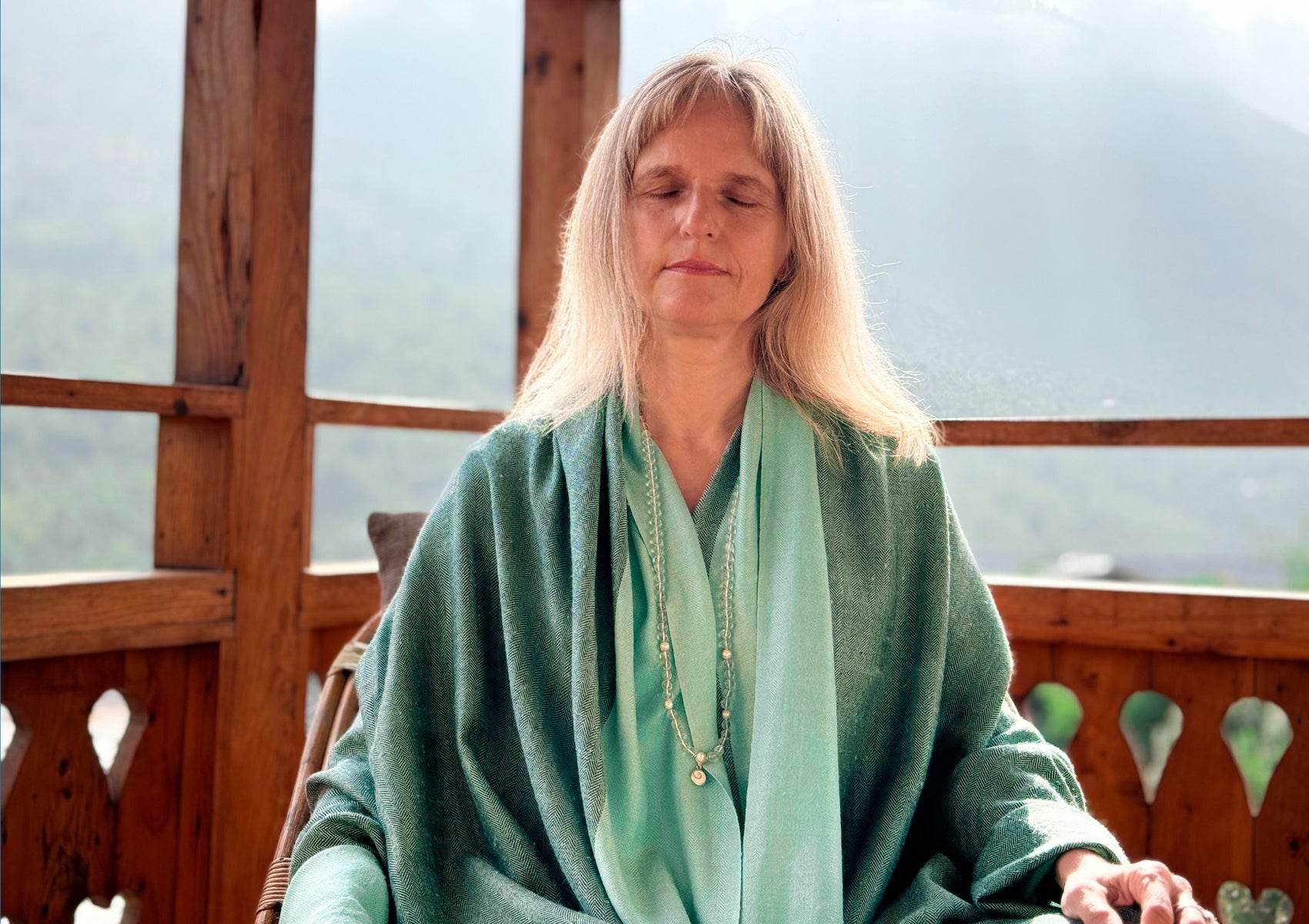ISHWAR - Handwoven Large Meditation Shawl - Aqua - Esprit de l'Himalaya