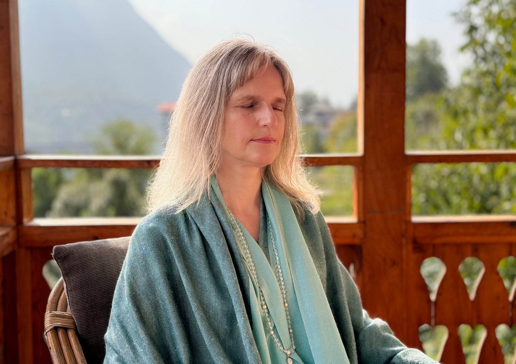 ISHWAR - Handwoven Large Meditation Shawl - Aqua - Esprit de l'Himalaya