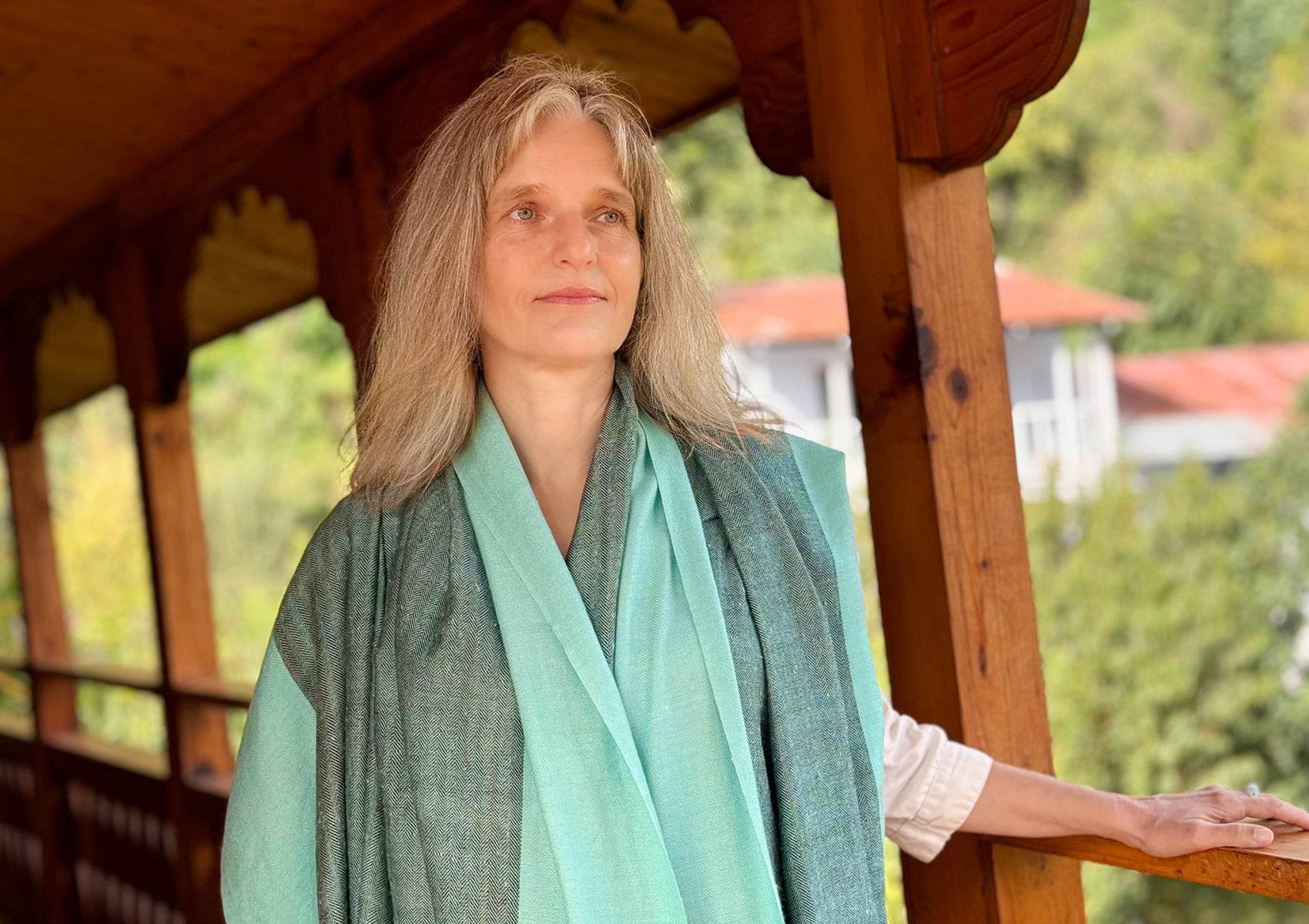 ISHWAR - Handwoven Large Meditation Shawl - Aqua - Esprit de l'Himalaya