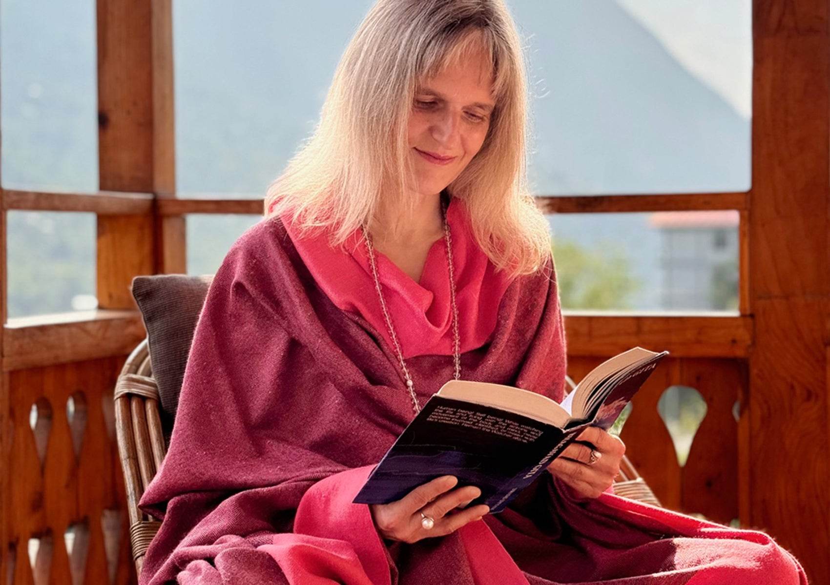 ISHWAR - Handwoven Large Meditation Shawl - Coral - Esprit de l'Himalaya