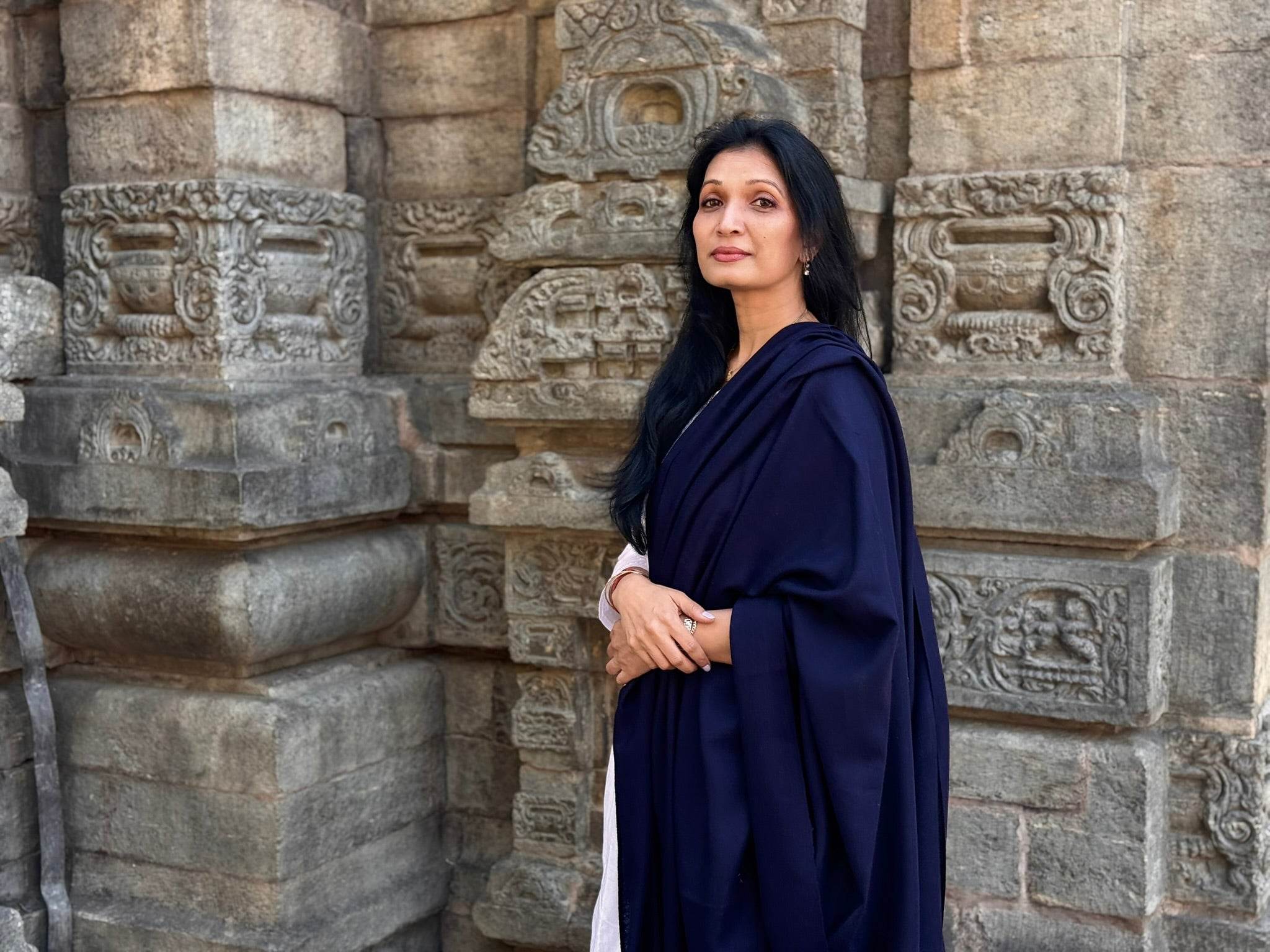 SHUNYATA – Fine Merino Wool & Silk Shawl | Meditation Wrap | Navy Blue - Esprit de l'Himalaya