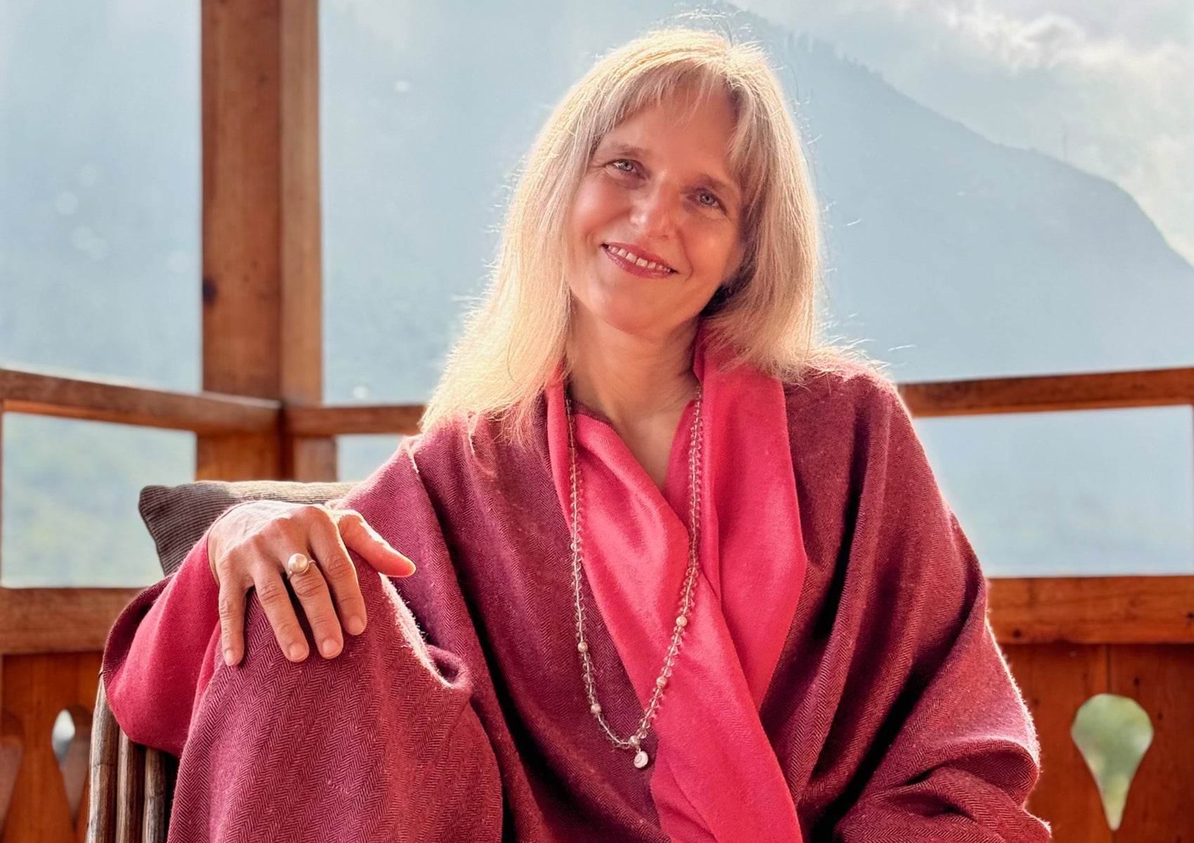 ISHWAR - Handwoven Large Meditation Shawl - Coral - Esprit de l'Himalaya