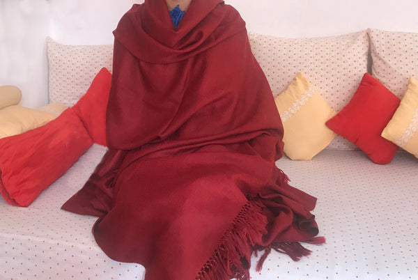 Lama Large Tibetan Meditation Shawl – Esprit de l'Himalaya – Esprit de l' Himalaya