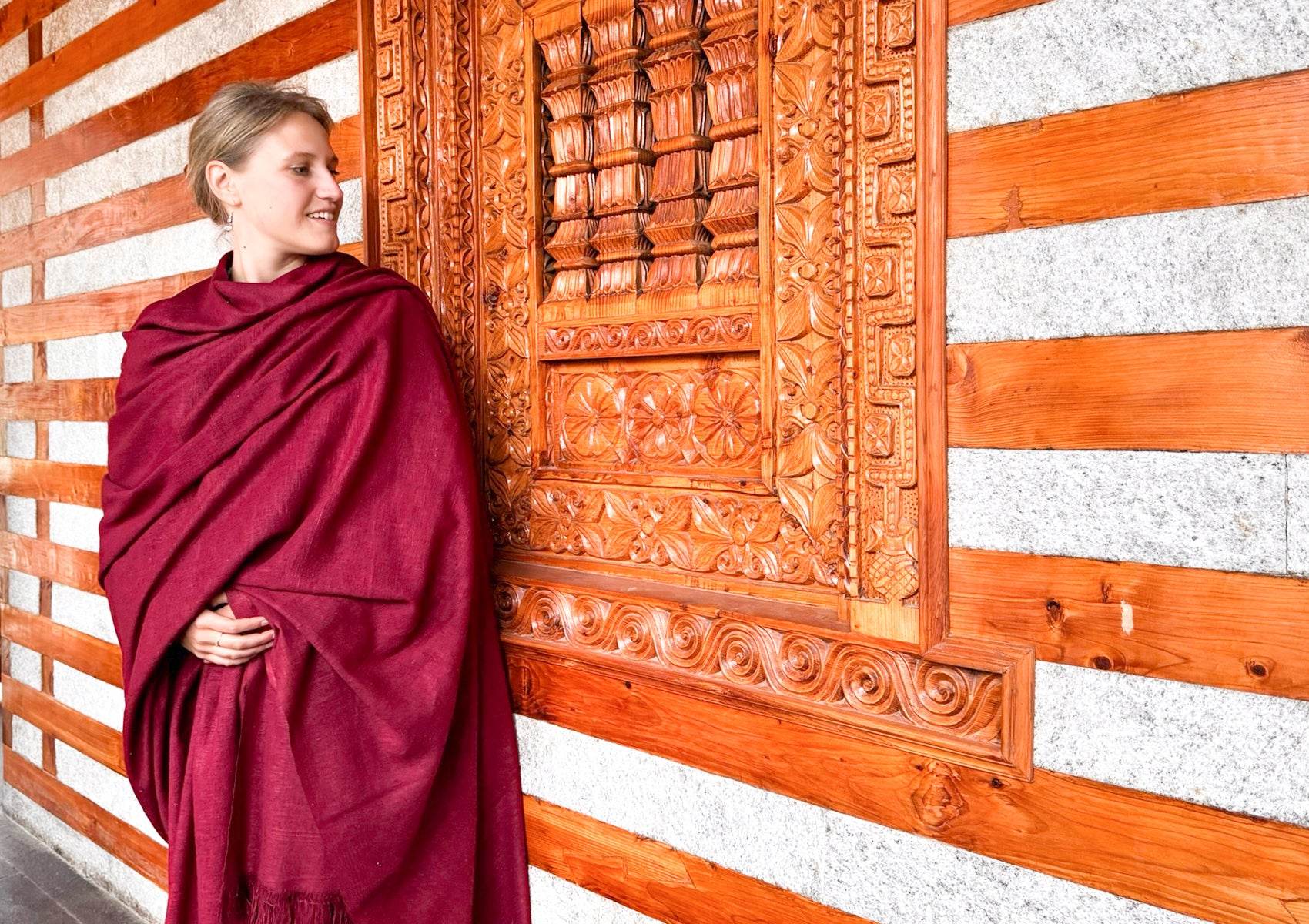 SAKSHI Different - Raw Peace Silk Large Meditation Shawl - Dark Burgundy - Esprit de l'Himalaya