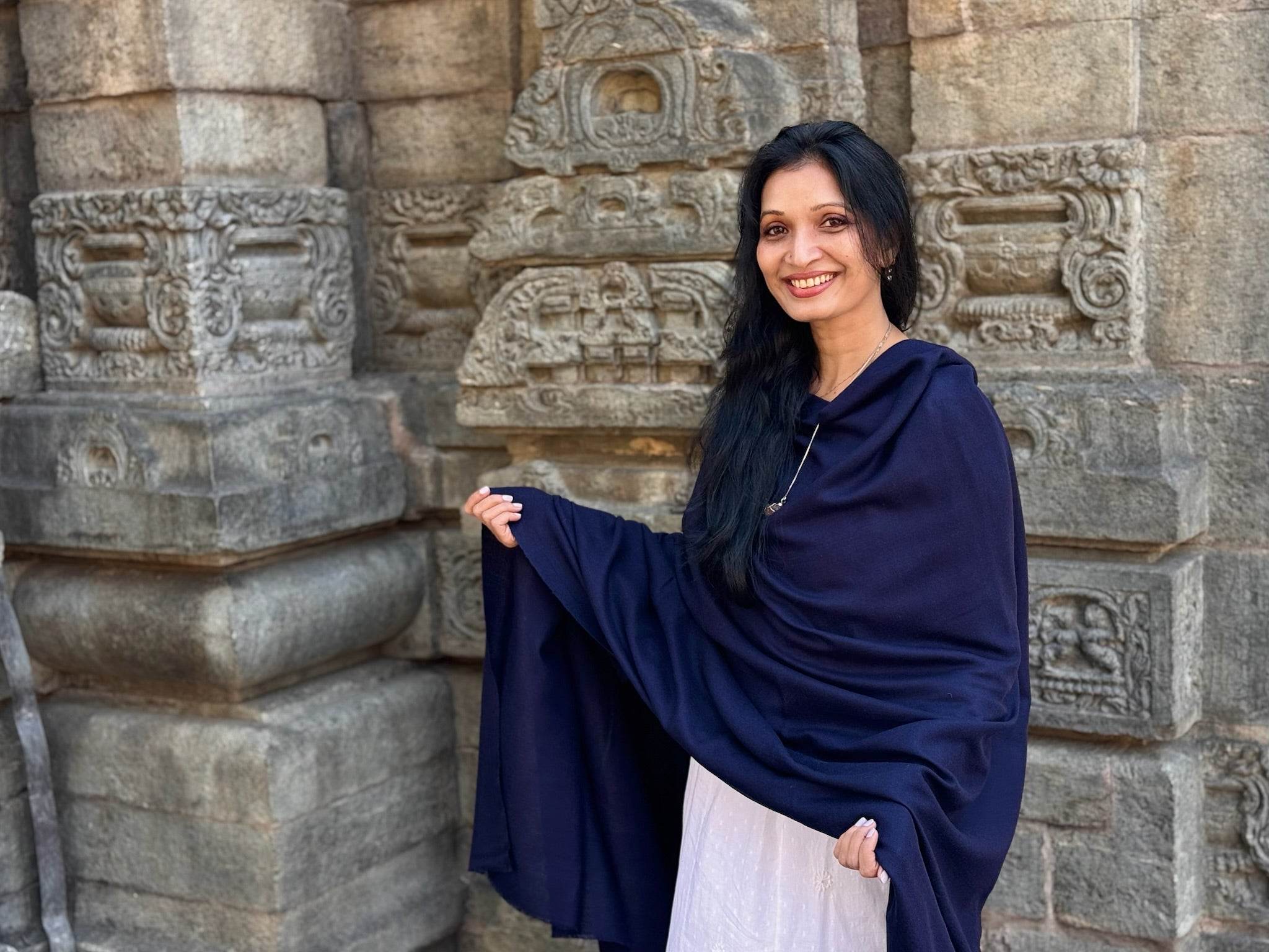 SHUNYATA – Fine Merino Wool & Silk Shawl | Meditation Wrap | Navy Blue - Esprit de l'Himalaya