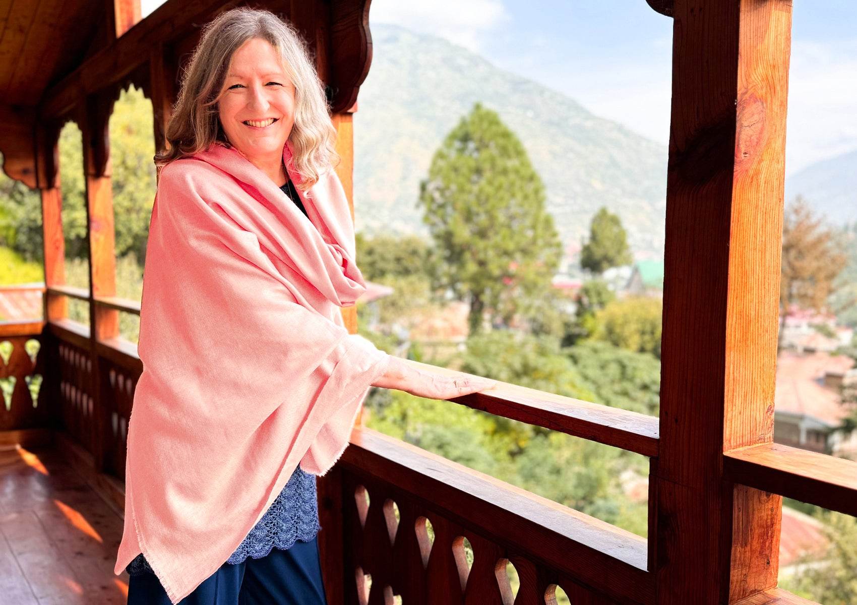 LAKSHMI SUPREME - Authentic Pashmina Meditation Shawl - Warm Light Pink - Esprit de l'Himalaya