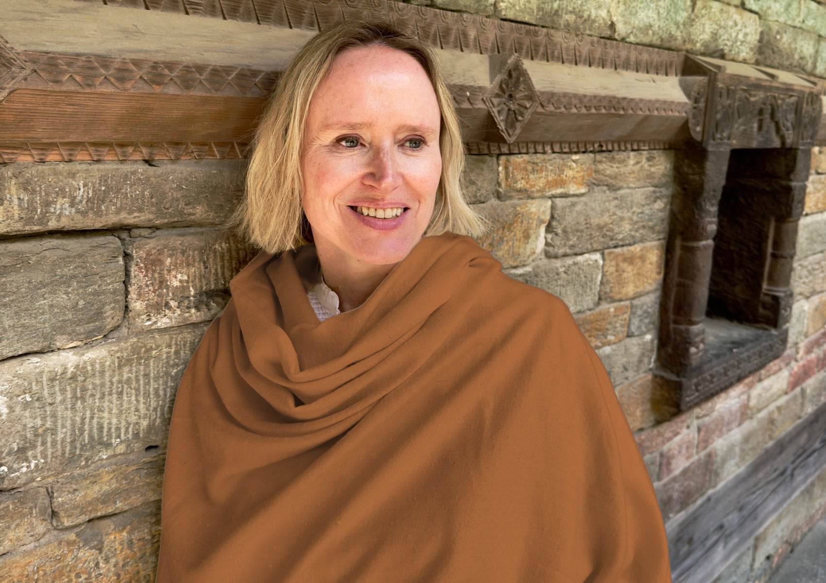 Rasana Shawl – Ocher | Handwoven Merino Wool Meditation Wrap - Esprit de l'Himalaya