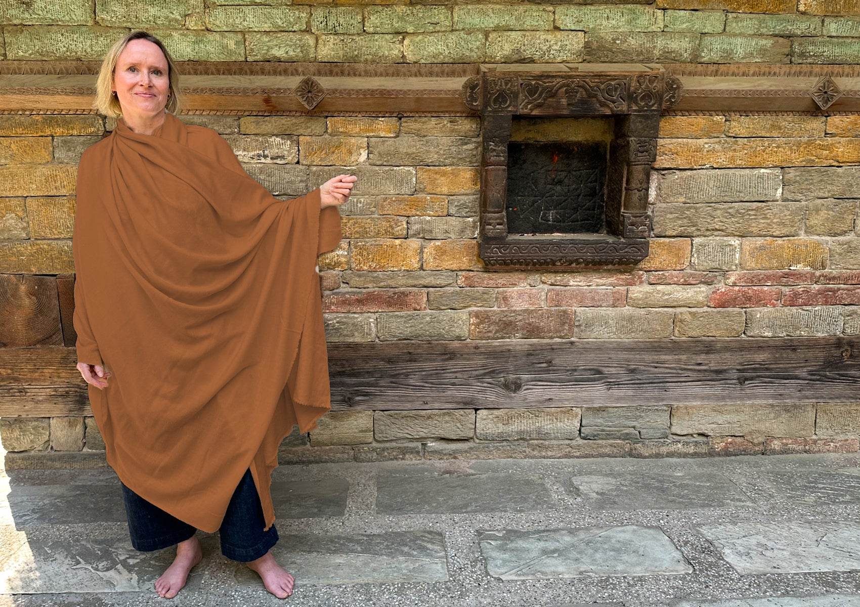Rasana Shawl – Ocher | Handwoven Merino Wool Meditation Wrap - Esprit de l'Himalaya