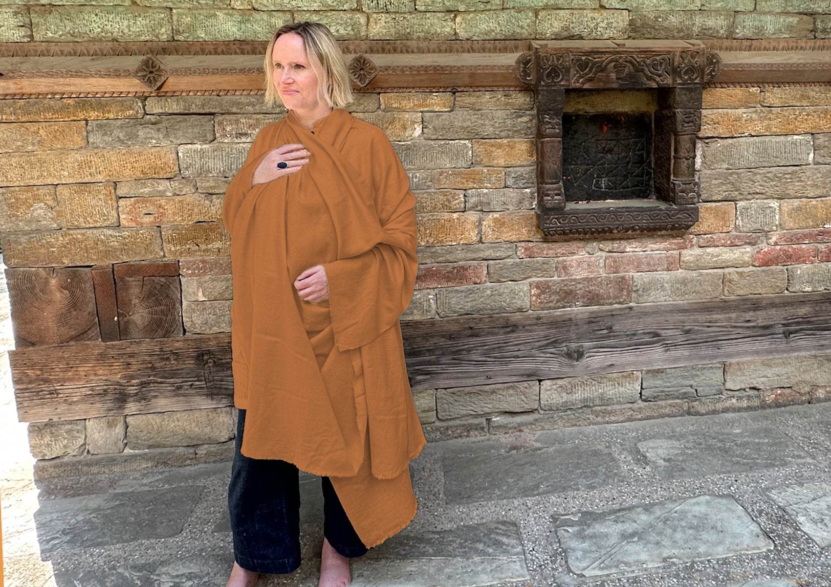Rasana Shawl – Ocher | Handwoven Merino Wool Meditation Wrap - Esprit de l'Himalaya