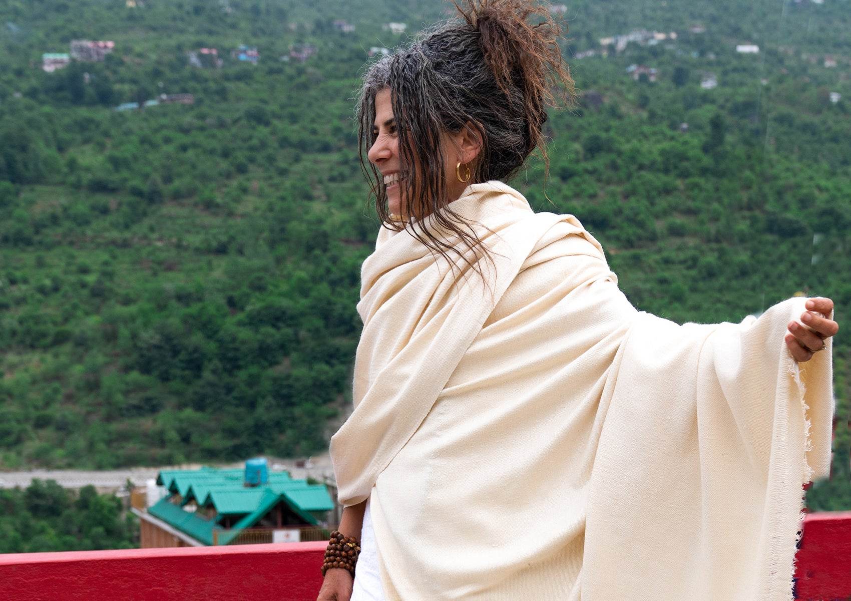 SAKSHI - Raw Silk Large Meditation Shawl - Cream - Esprit de l'Himalaya