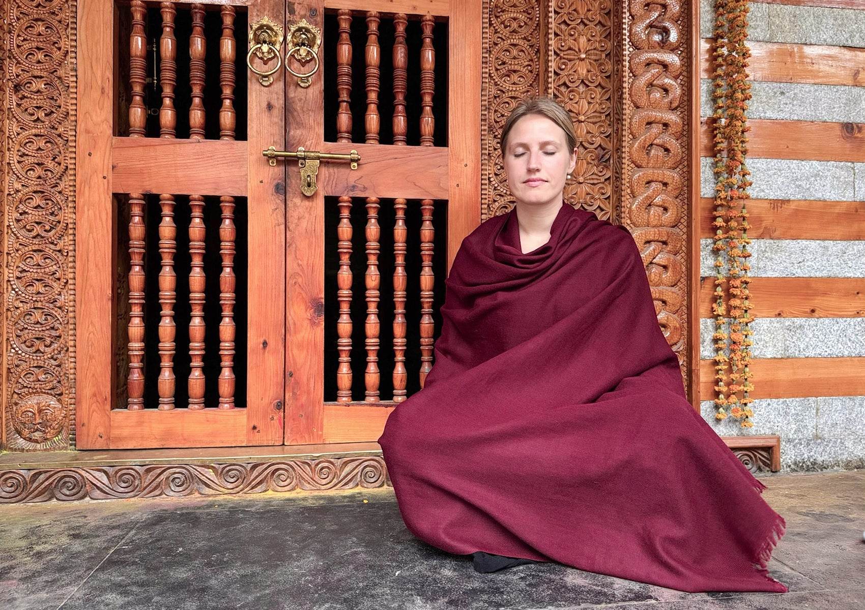 SHAMBHALA - Large Wool Shawl - Burgundy - Esprit de l'Himalaya