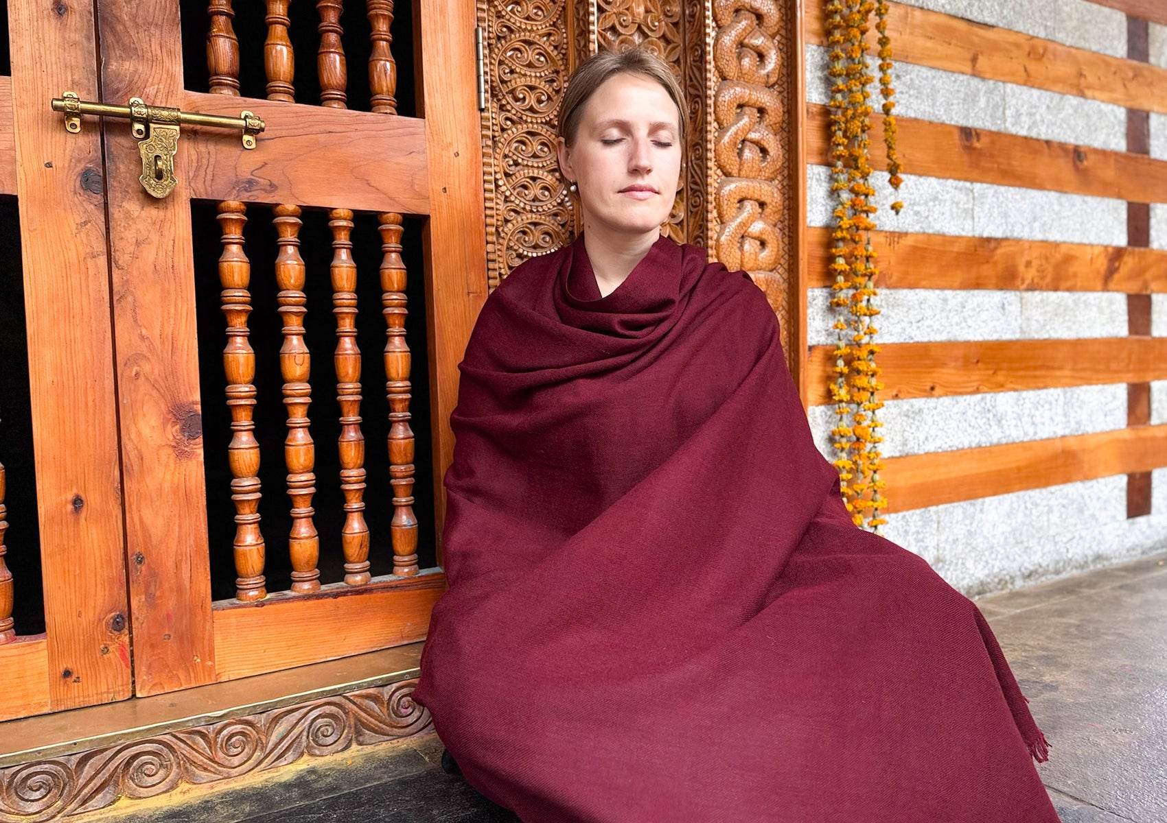 SHAMBHALA - Large Wool Shawl - Burgundy - Esprit de l'Himalaya