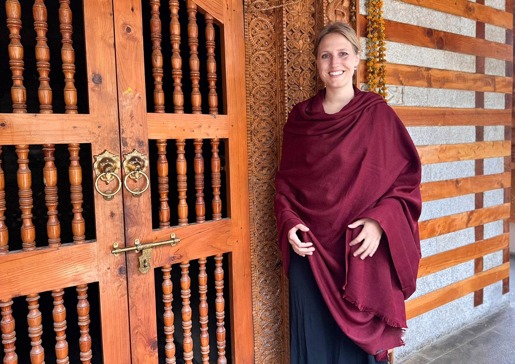 SHAMBHALA - Large Wool Shawl - Burgundy - Esprit de l'Himalaya