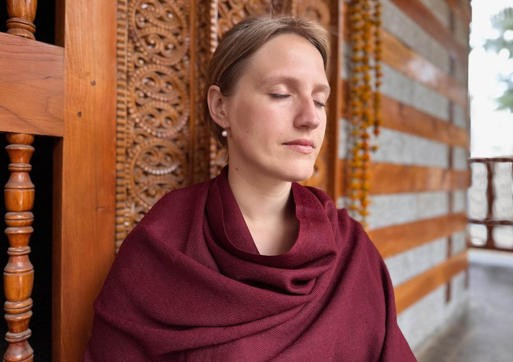 SHAMBHALA - Large Wool Shawl - Burgundy - Esprit de l'Himalaya