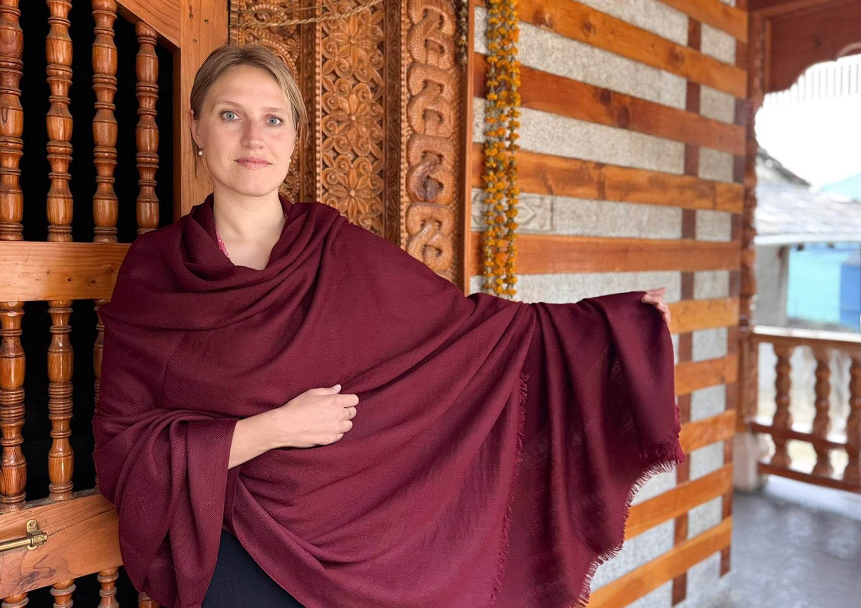 SHAMBHALA - Large Wool Shawl - Burgundy - Esprit de l'Himalaya