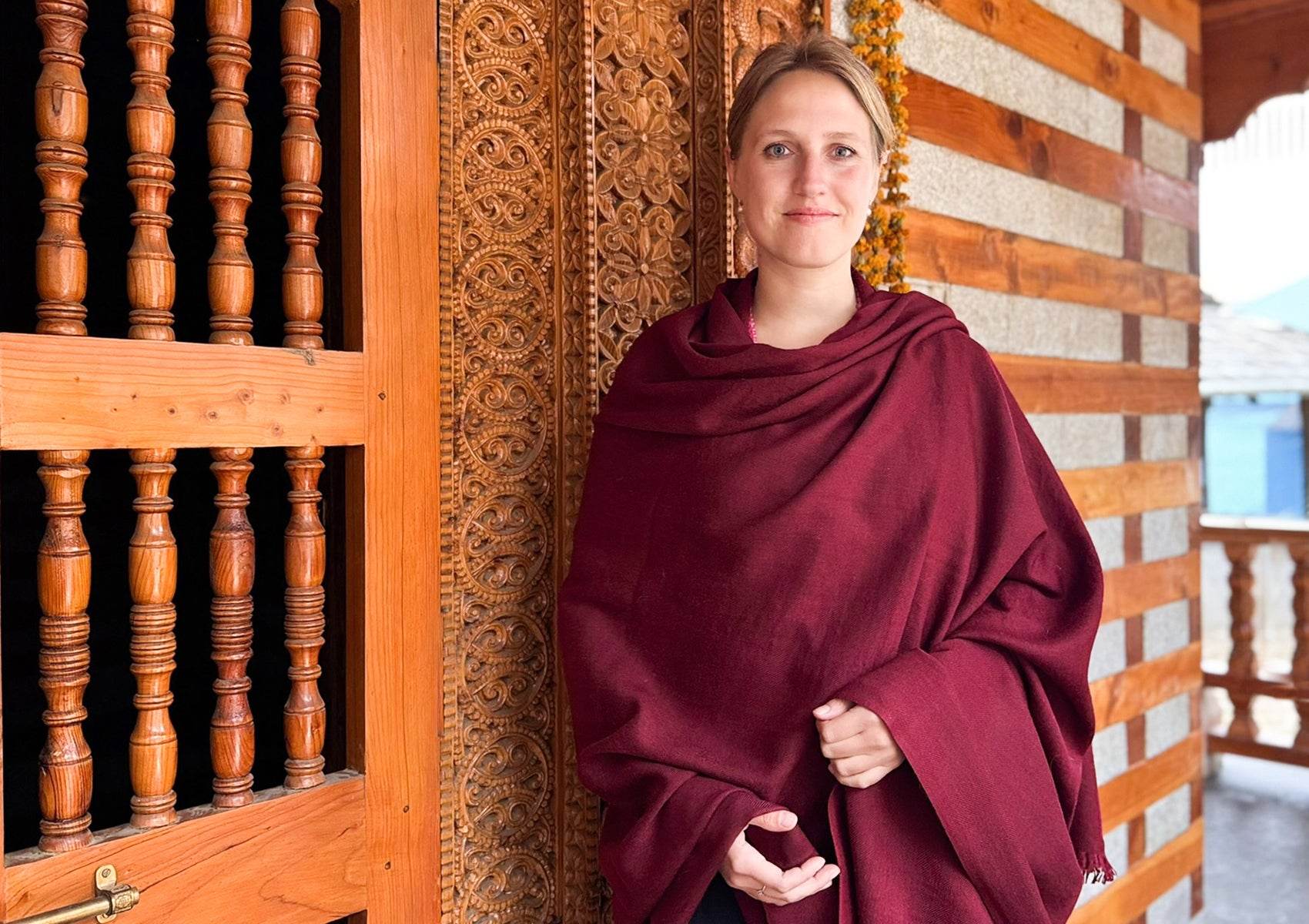 SHAMBHALA - Large Wool Shawl - Burgundy - Esprit de l'Himalaya