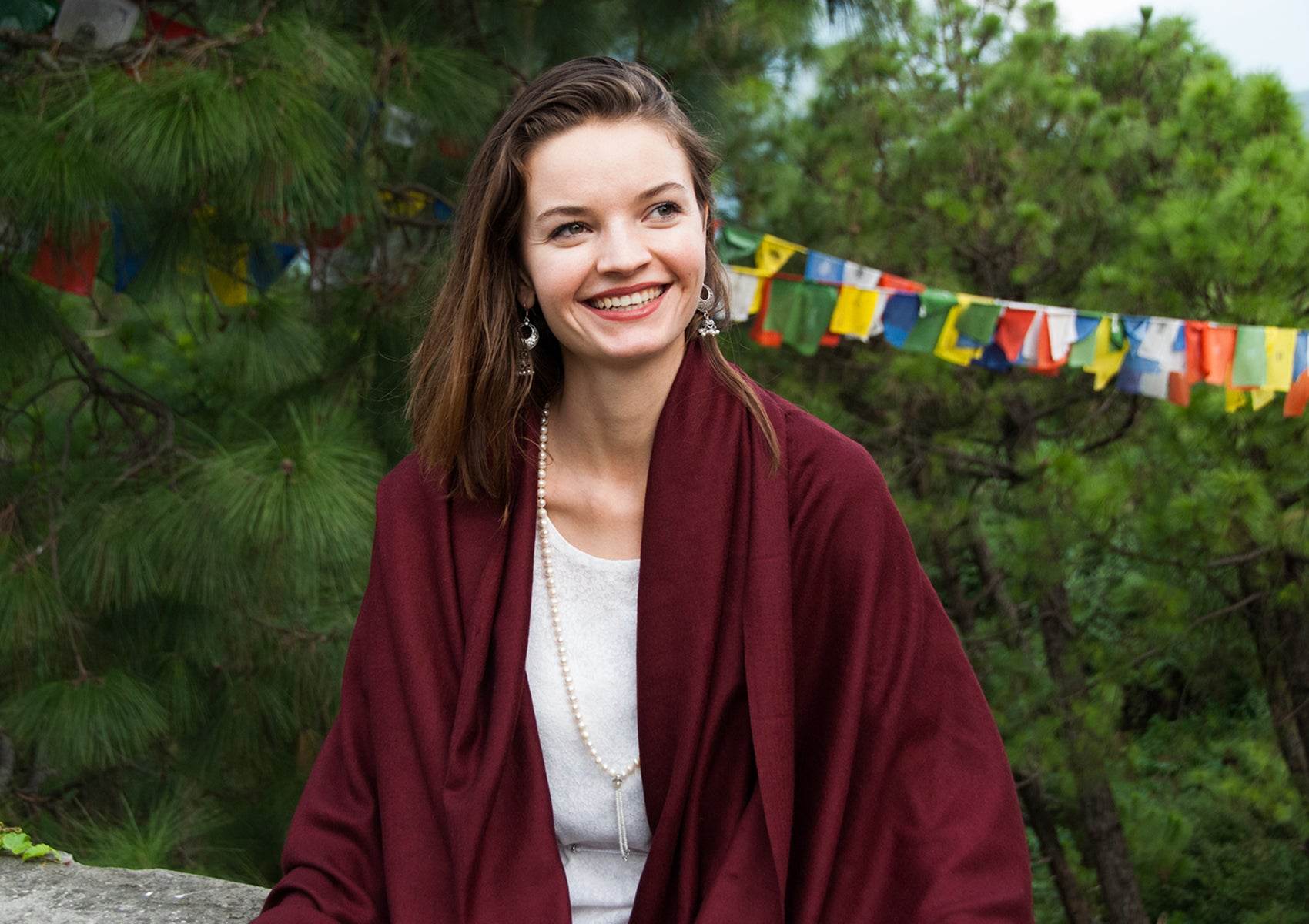 SHUNYATA - Large Merino Wool Shawl - Dark Burgundy - Esprit de l'Himalaya