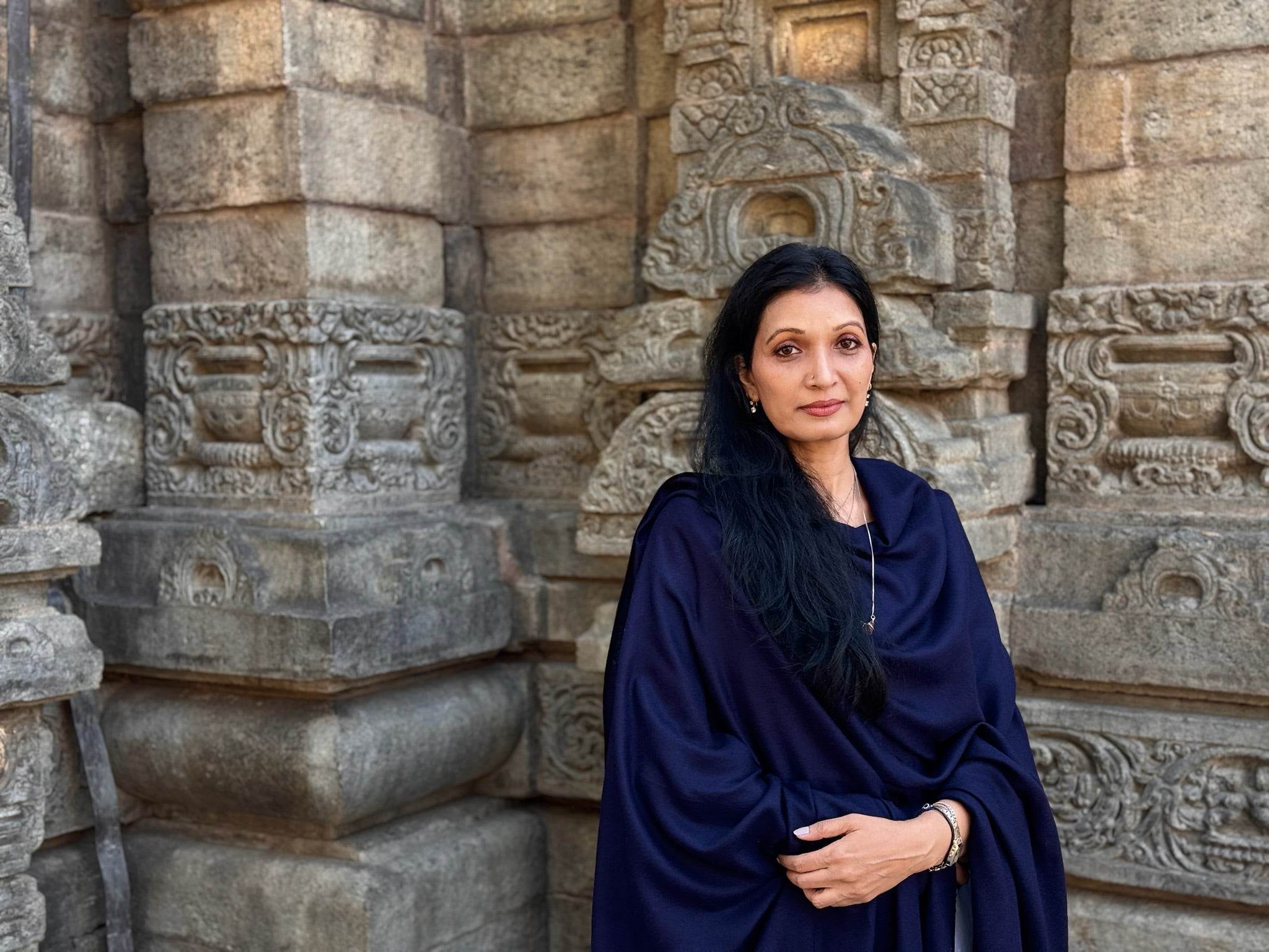 SHUNYATA – Fine Merino Wool & Silk Shawl | Meditation Wrap | Navy Blue - Esprit de l'Himalaya