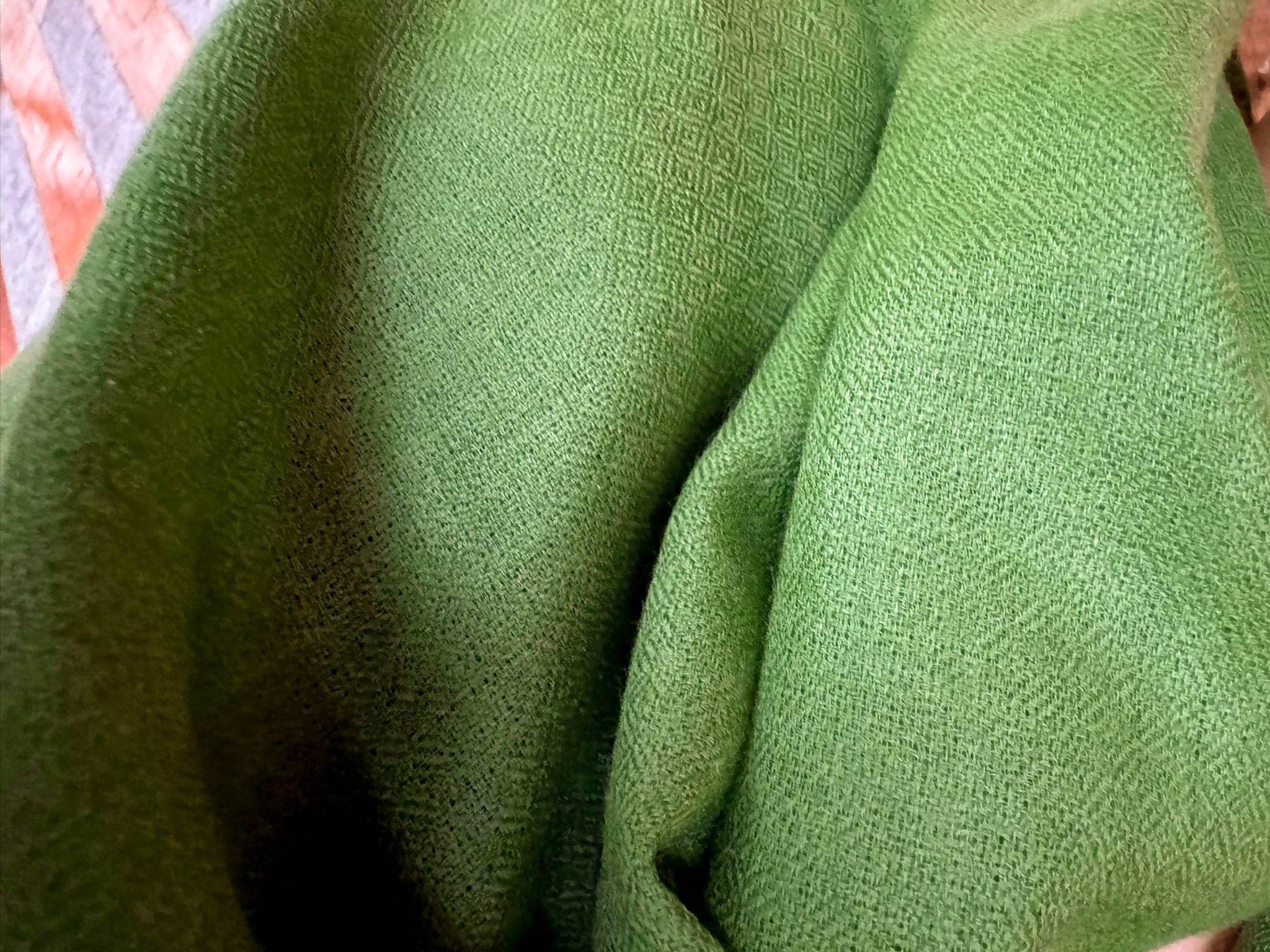 SHUNYATA- Light Prayer Shawl - Fern Green - Esprit de l'Himalaya