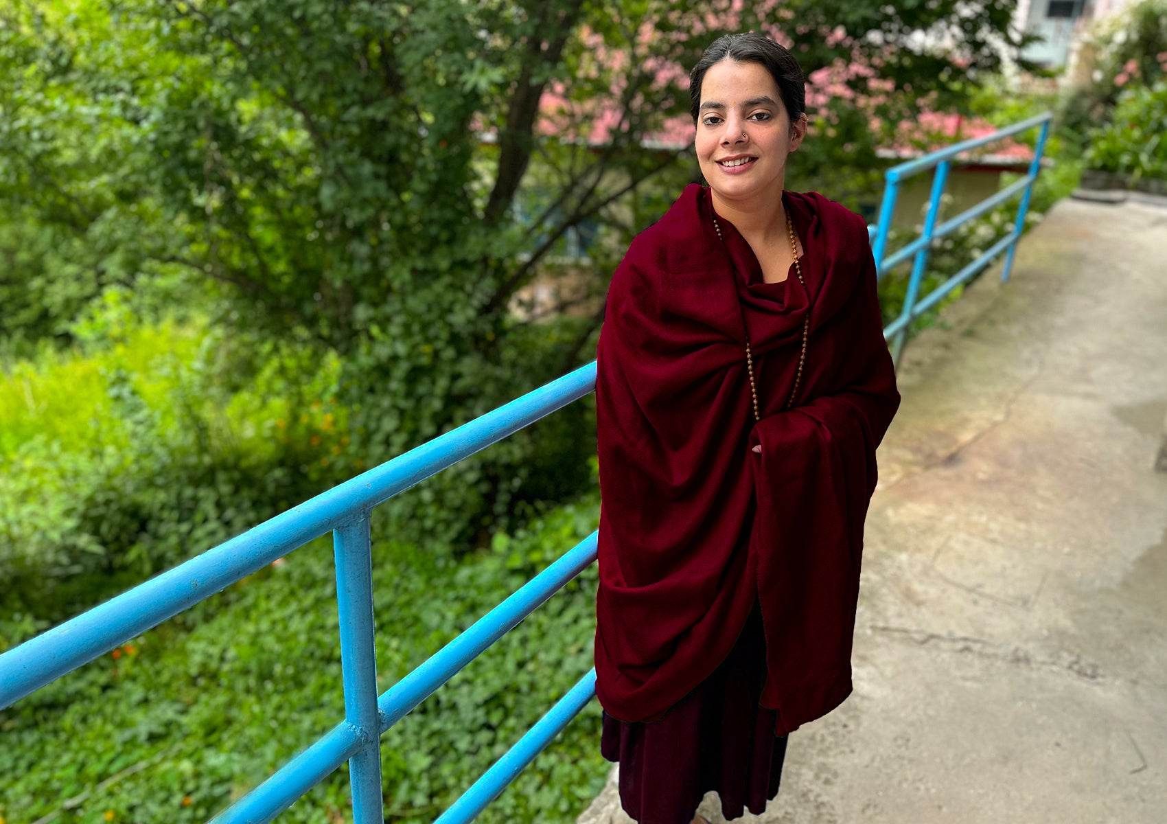 SHUNYATA - Large Merino Wool Shawl - Dark Burgundy - Esprit de l'Himalaya