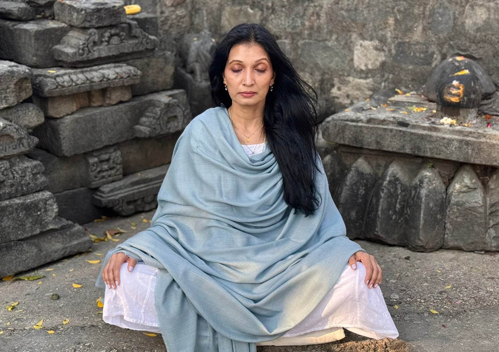 Couverture châle de méditation – Bleu Gris – Shunyata