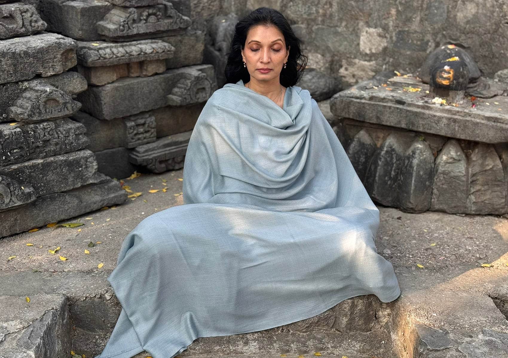 SHUNYATA - Large Meditation Wool Shawl - Blue Grey - Esprit de l'Himalaya