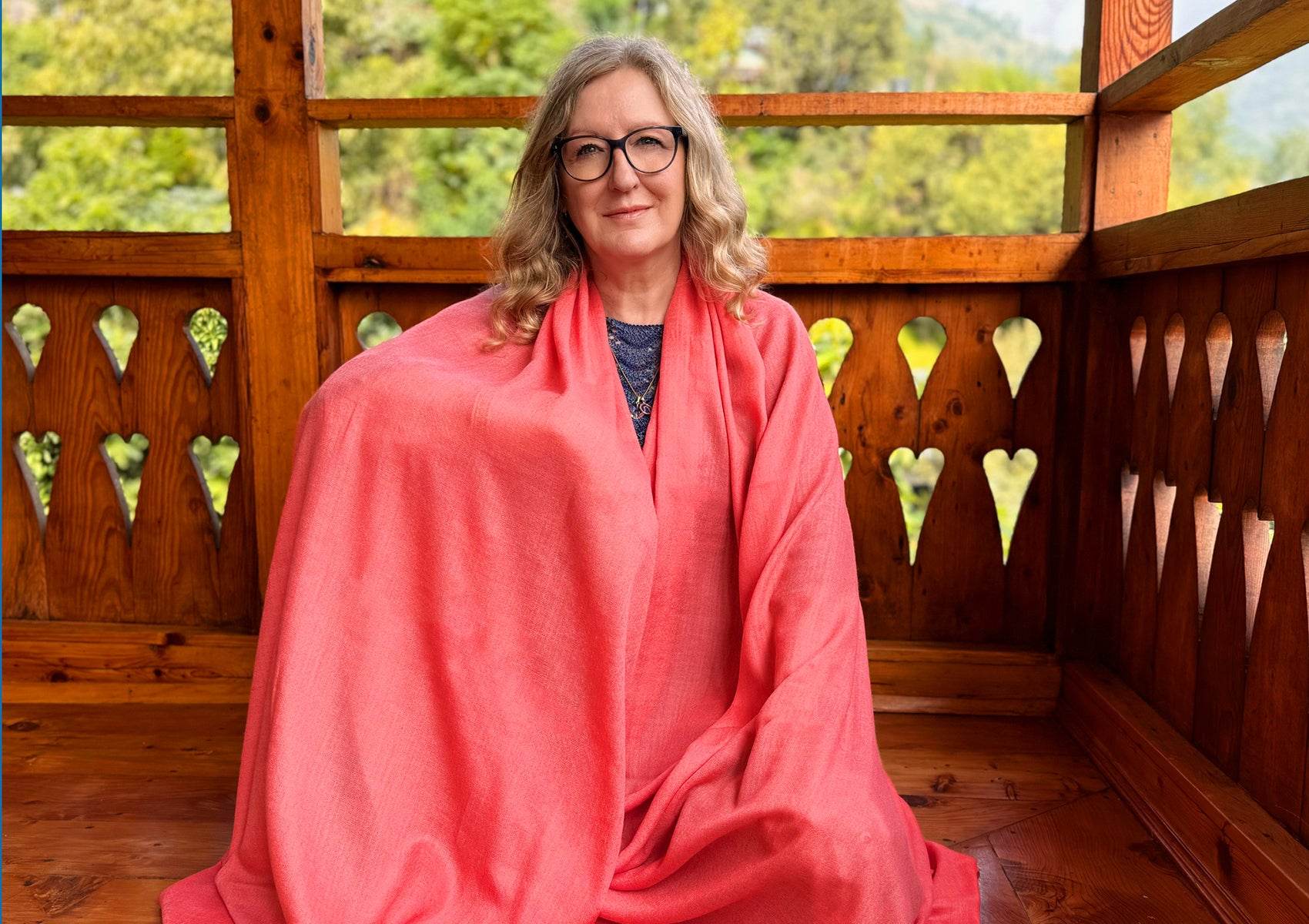 SHUNYATA - Large Merino Wool Shawl - Coral - Esprit de l'Himalaya