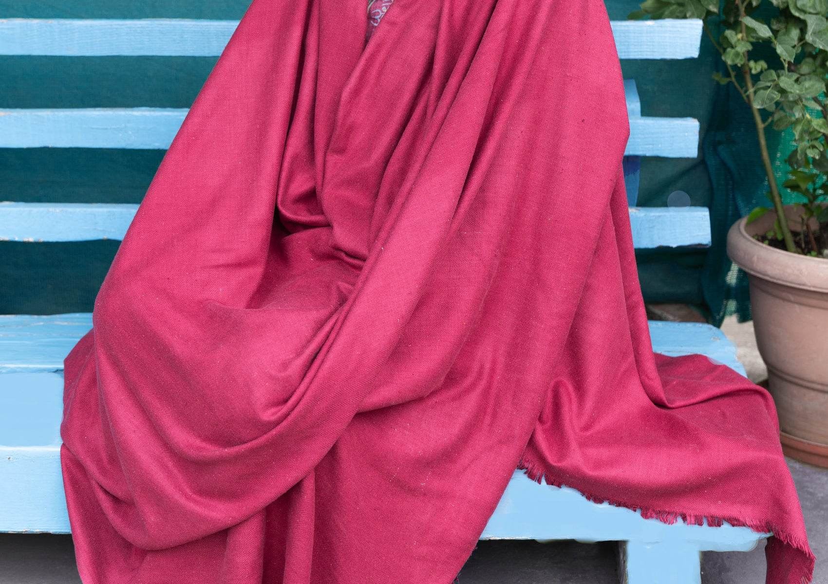 SAKSHI - Raw Silk Large Meditation Shawl - Magenta - Esprit de l'Himalaya