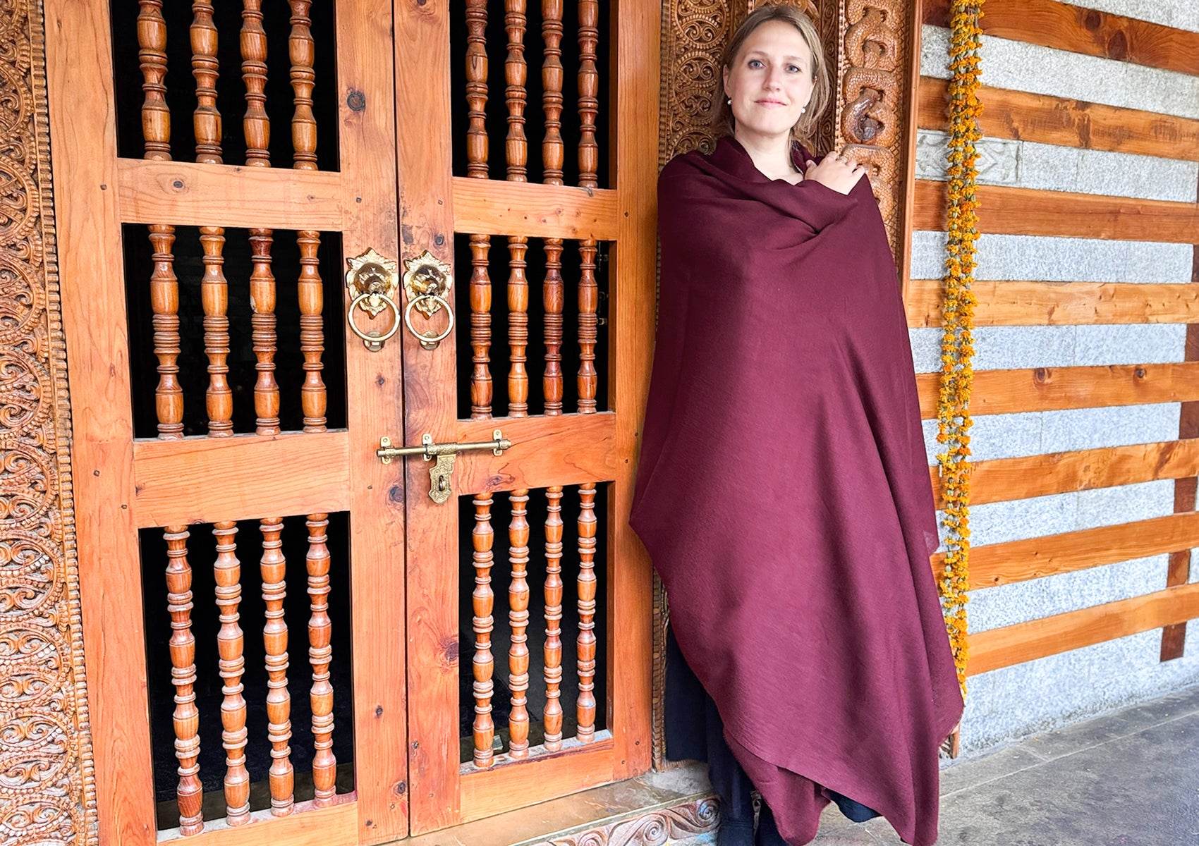 TARA LARGE - Fine Buddhist Shawl - Dark Burgundy - Esprit de l'Himalaya