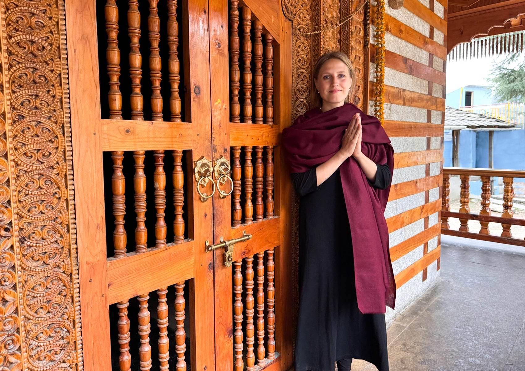 TARA LARGE - Fine Buddhist Shawl - Dark Burgundy - Esprit de l'Himalaya