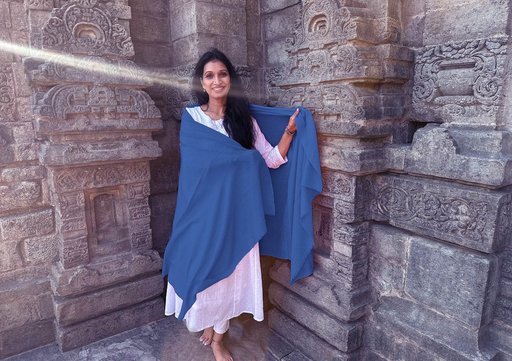 SUNDARI NEW Meditation Shawl - Blue - Fine Merino Wool & Silk Diamond-Weave Blanket - Esprit de l'Himalaya