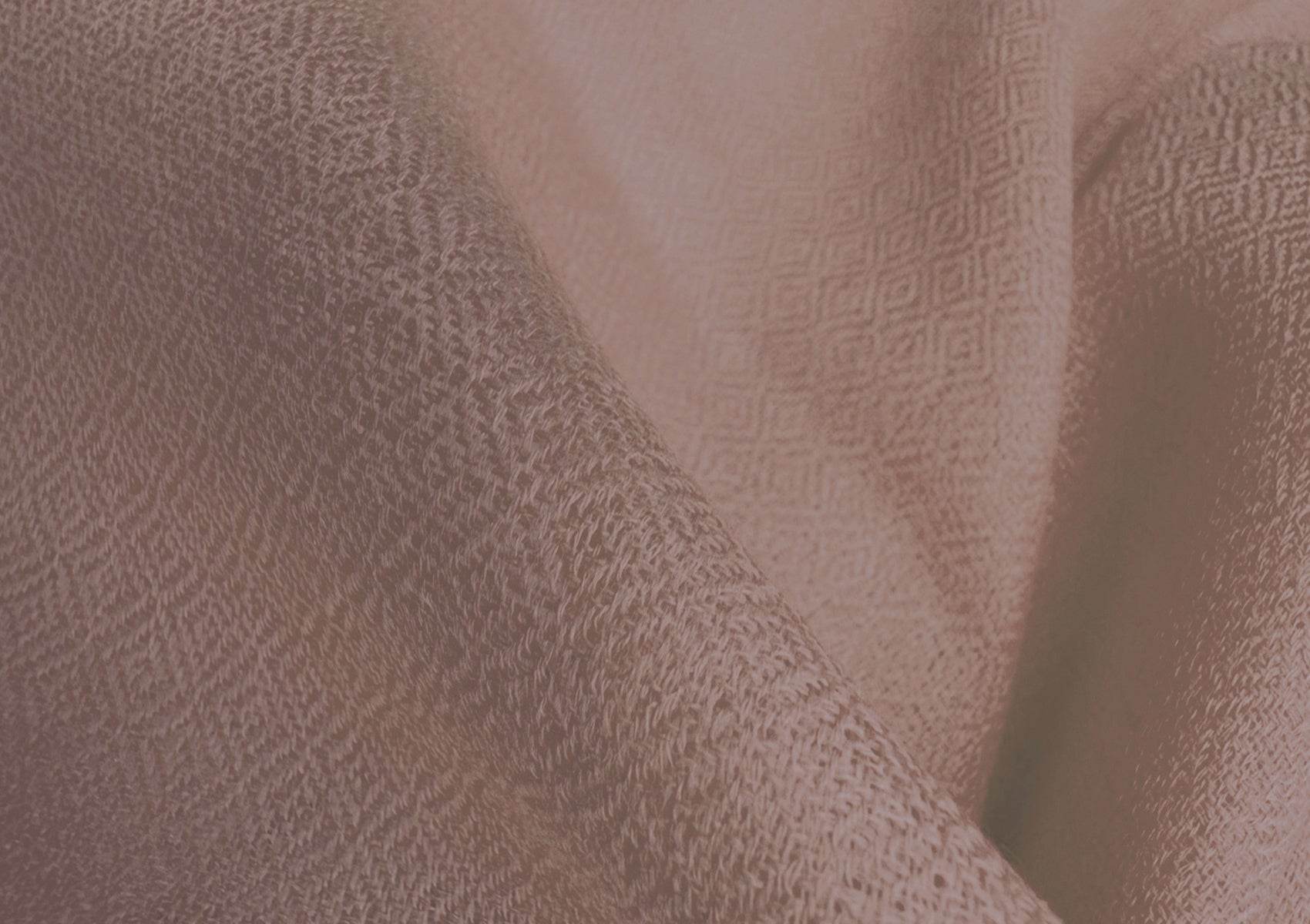 SUNDARI NEW: Dusty Pink Silk & Wool Meditation Shawl – Gentle Serenity - Esprit de l'Himalaya