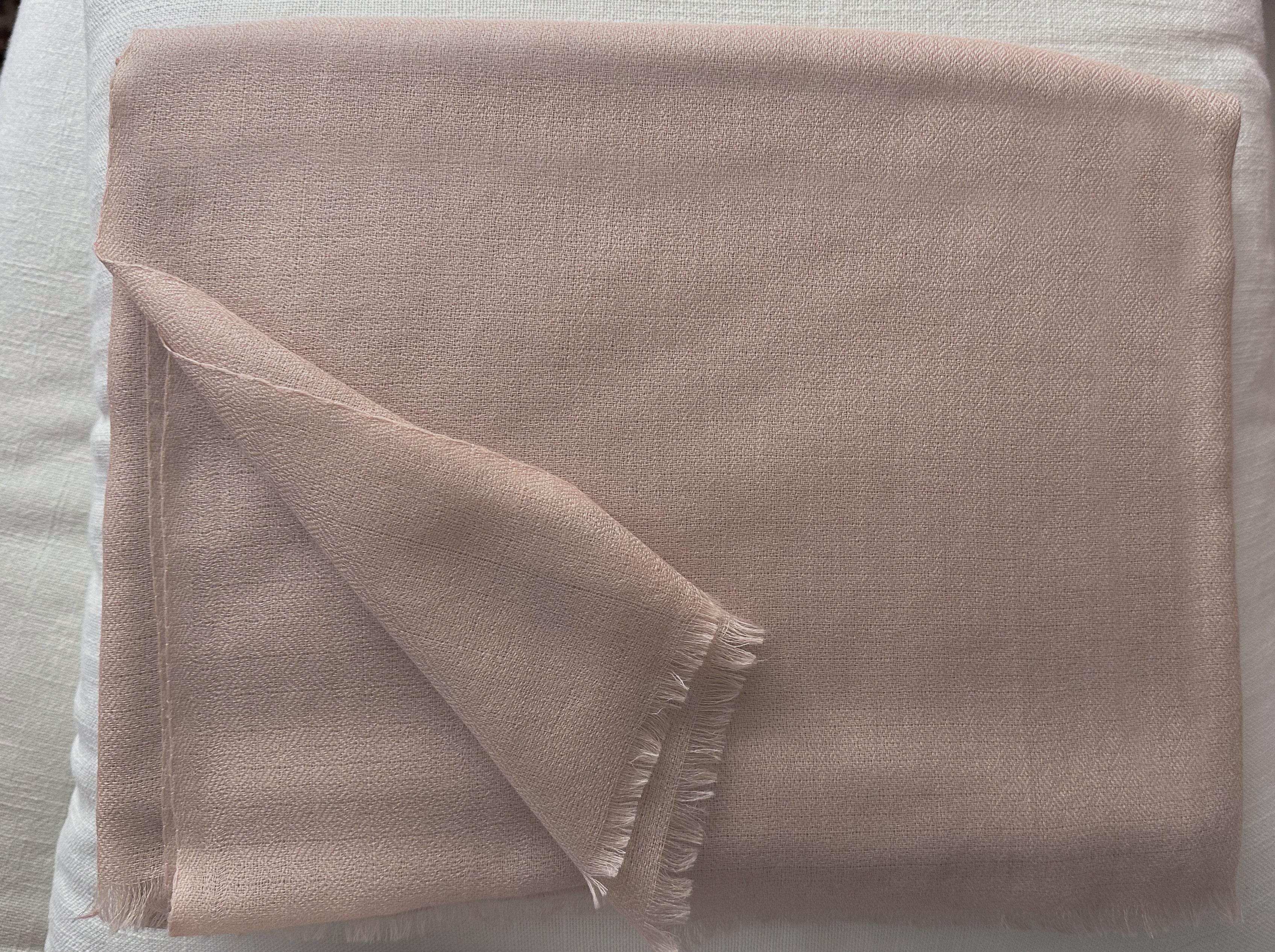 SUNDARI NEW: Dusty Pink Silk & Wool Meditation Shawl – Gentle Serenity - Esprit de l'Himalaya